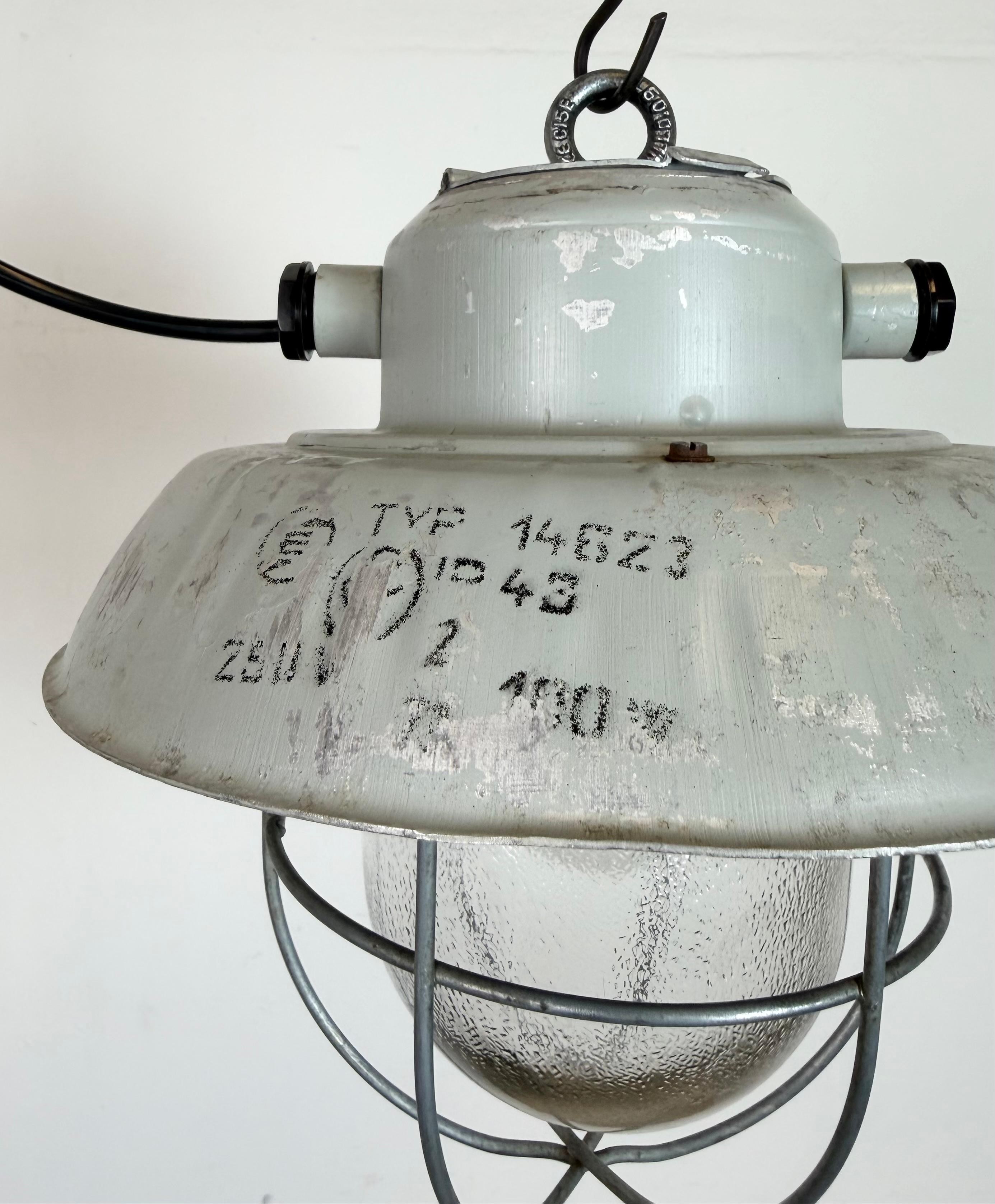 Lámpara Colgante Jaula de Aluminio Industrial Gris con Cristal Esmerilado, Años 70 en venta 1