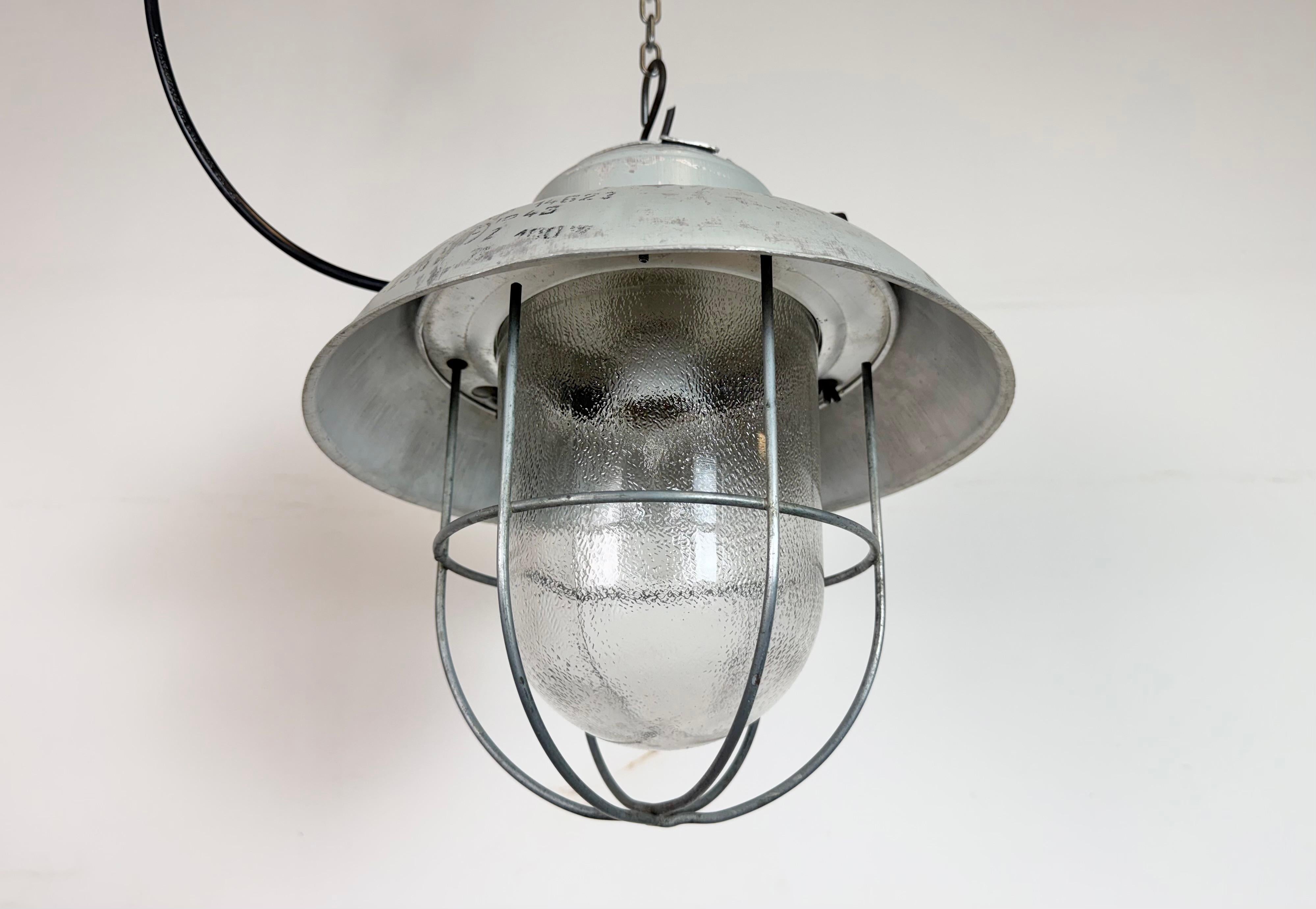 Lámpara Colgante Jaula de Aluminio Industrial Gris con Cristal Esmerilado, Años 70 en venta 2