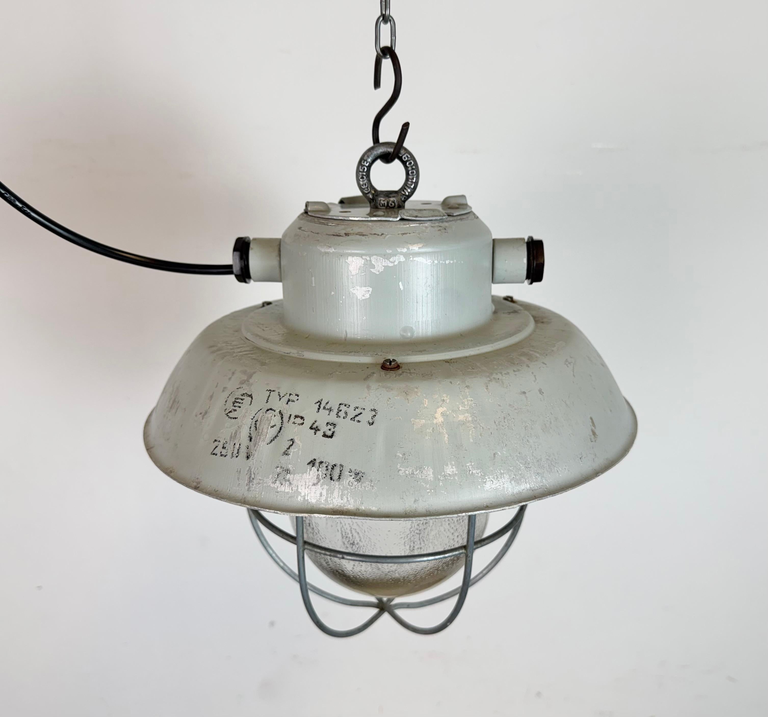 Lámpara Colgante Jaula de Aluminio Industrial Gris con Cristal Esmerilado, Años 70 en venta 3