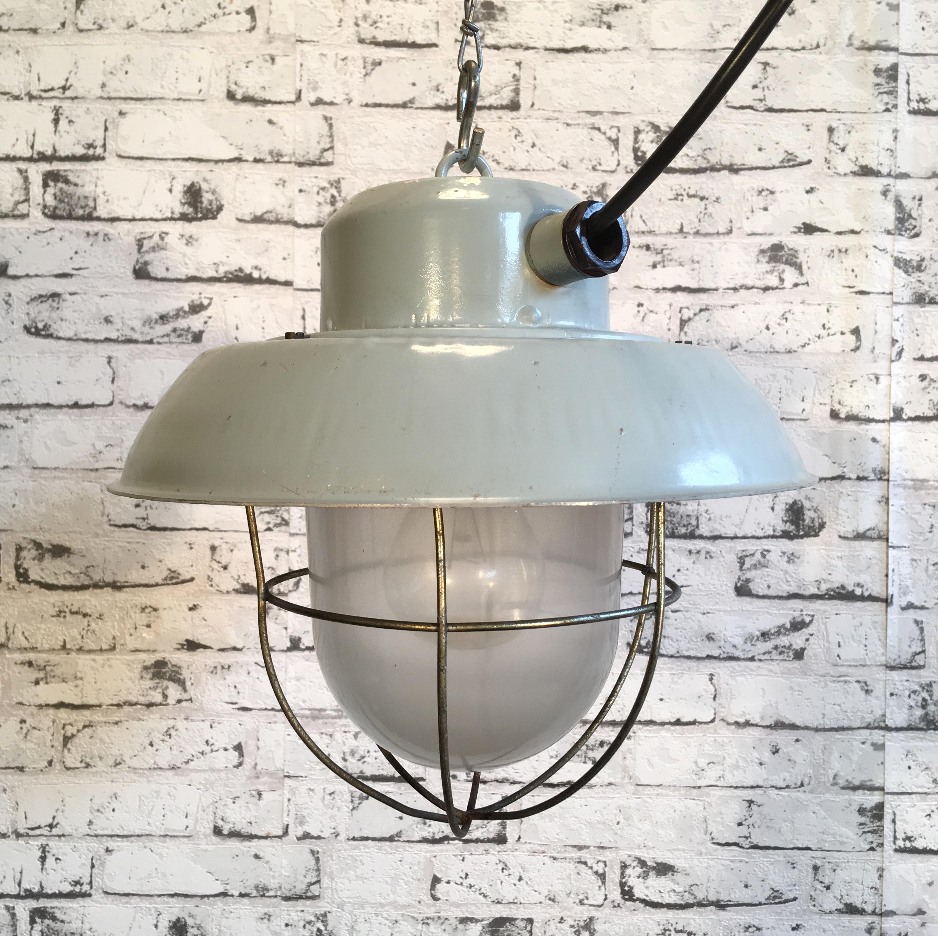 Industrial pendant lamp made in former Czechoslovakia during the 1960s.It features aluminium shade, milk glass and iron grid.
New porcelain socket E 27 lightbulbs.New wire. Weight: 2.0 kg.