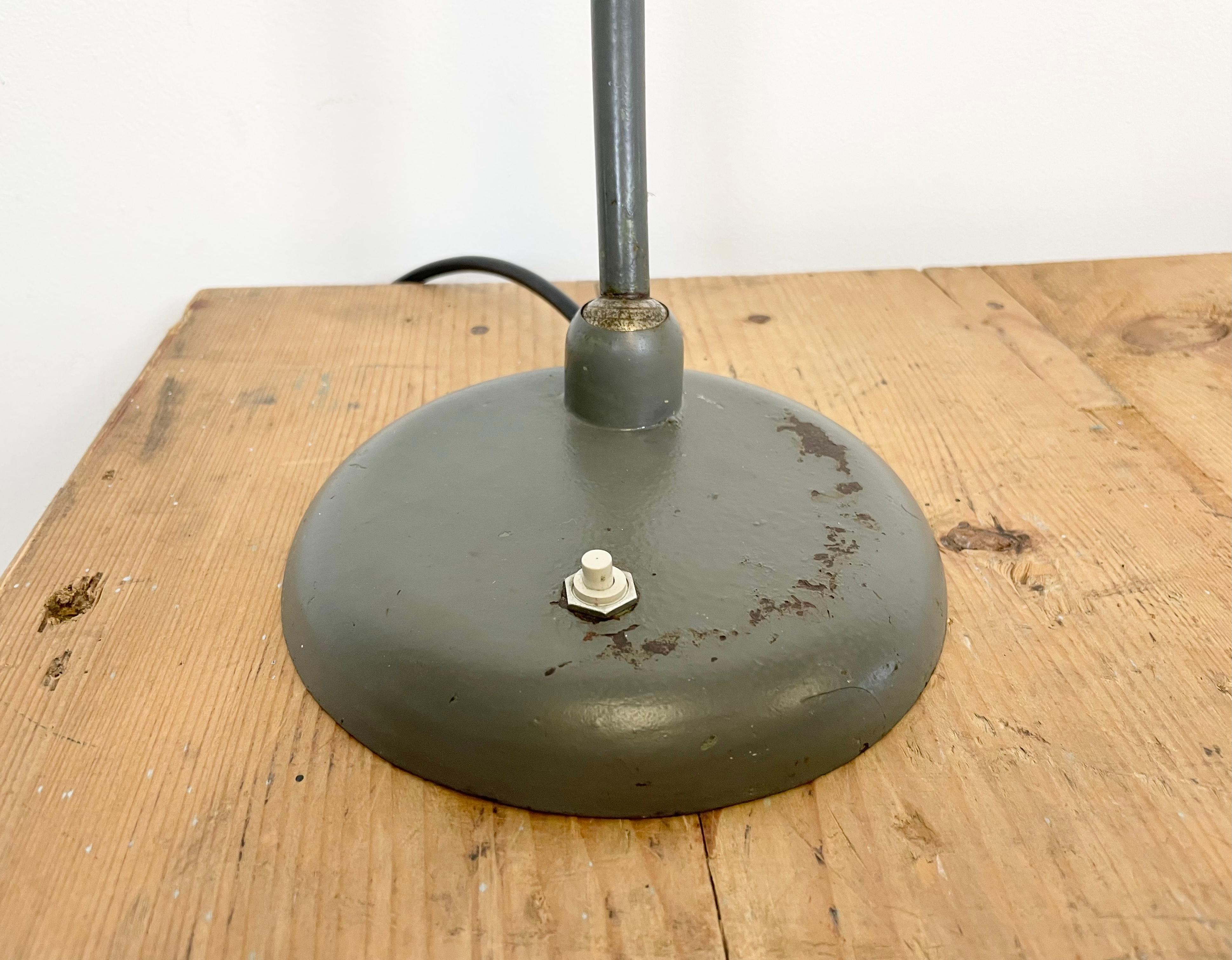 Lampe de table industrielle Bauhaus grise, années 1930 en vente 5