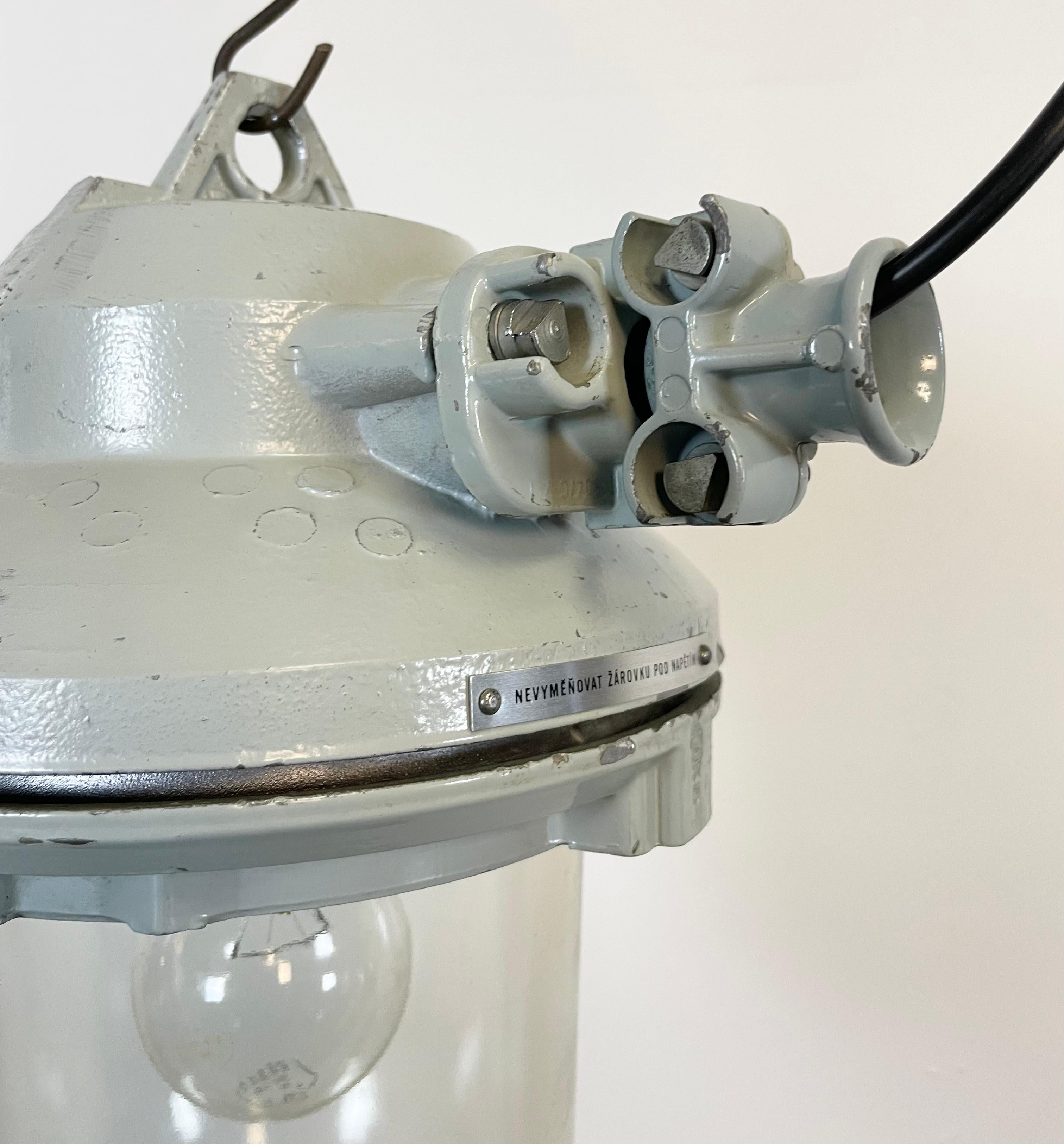 Grey Industrial Cast Aluminium Explosion Proof Lamp, 1970s For Sale 3