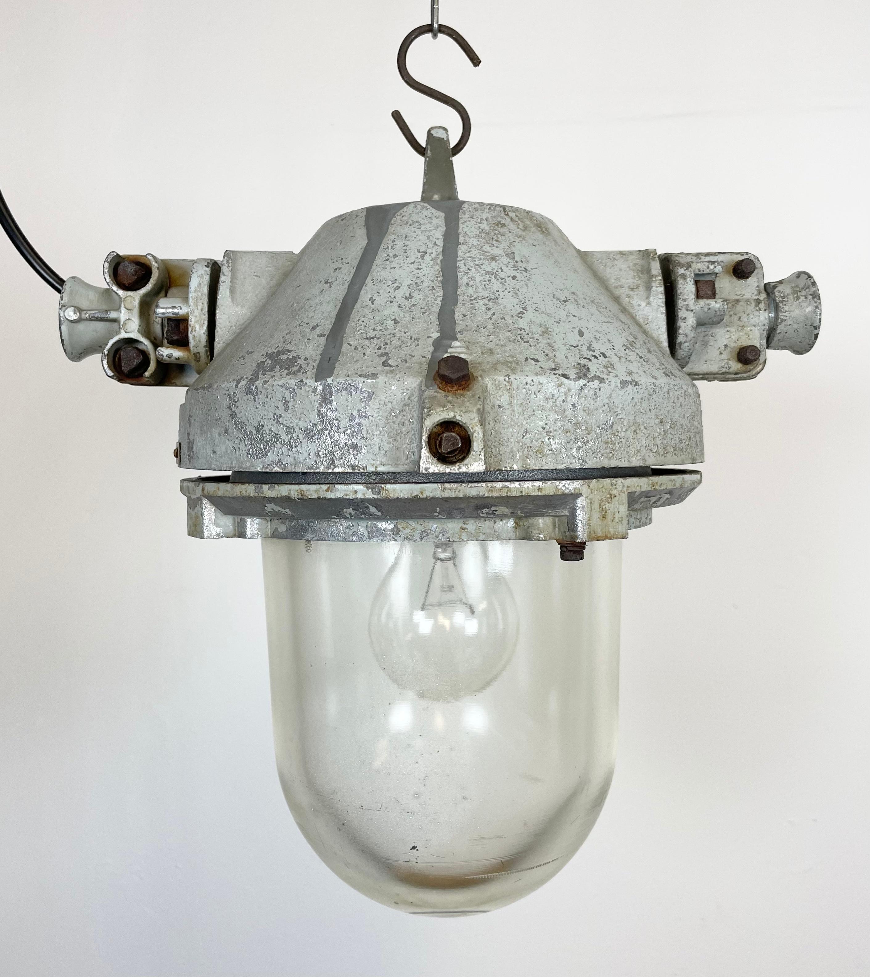 Grey Industrial Cast Aluminum Explosion Proof Lamp, 1970s For Sale 5