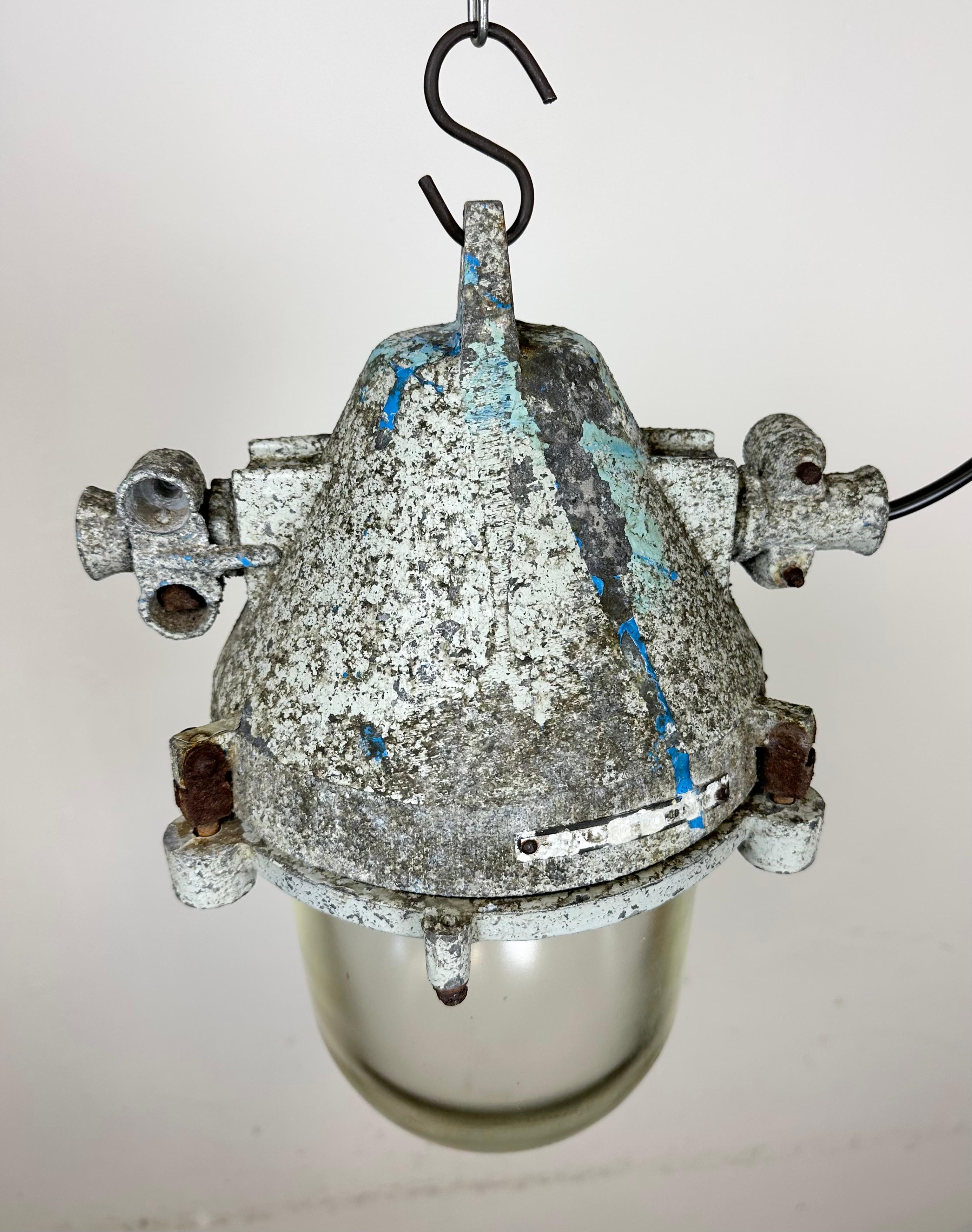 Lampe d'exposition industrielle en fonte d'aluminium grise, années 1970 en vente 3