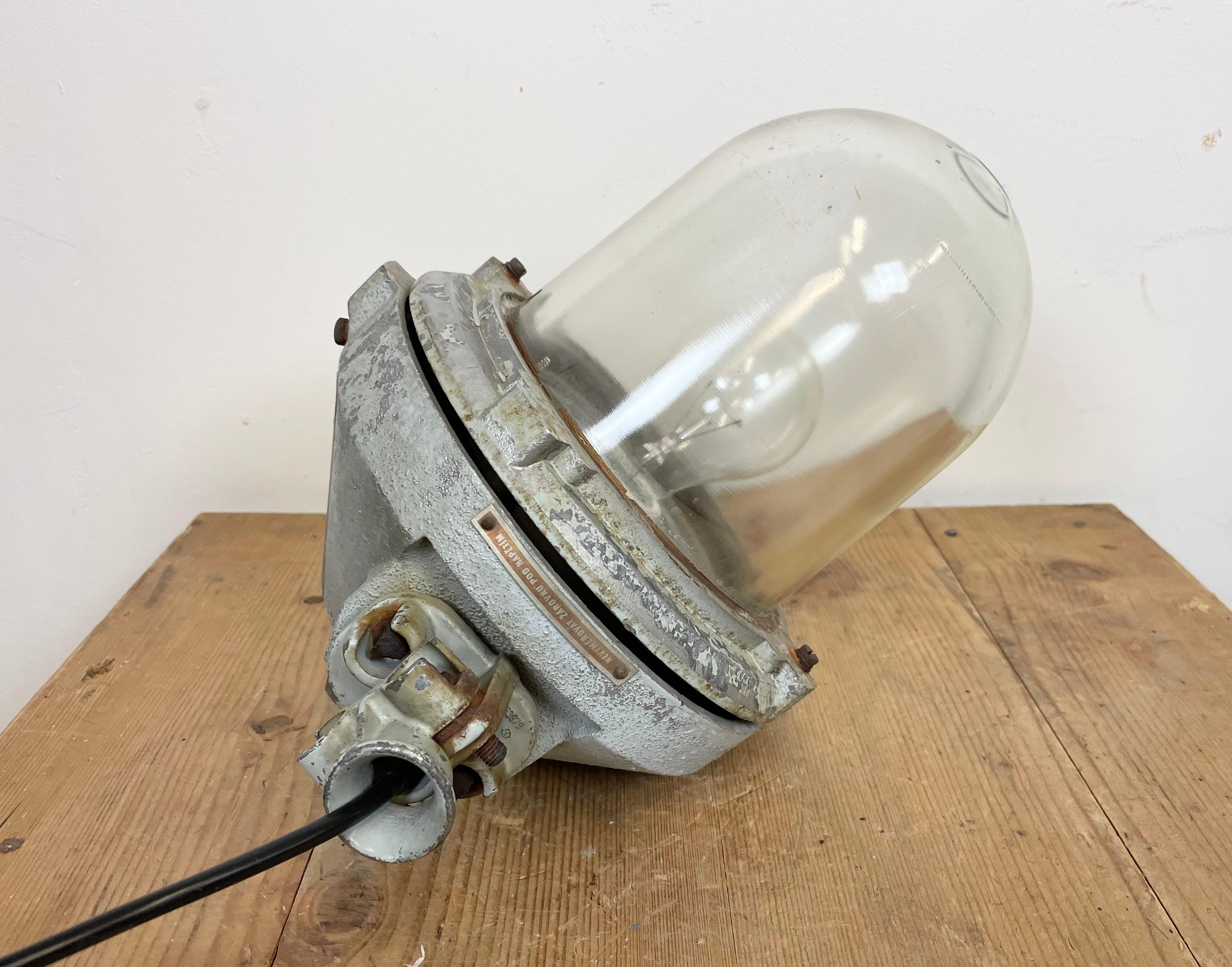 Grey Industrial Cast Aluminum Explosion Proof Lamp, 1970s For Sale 6