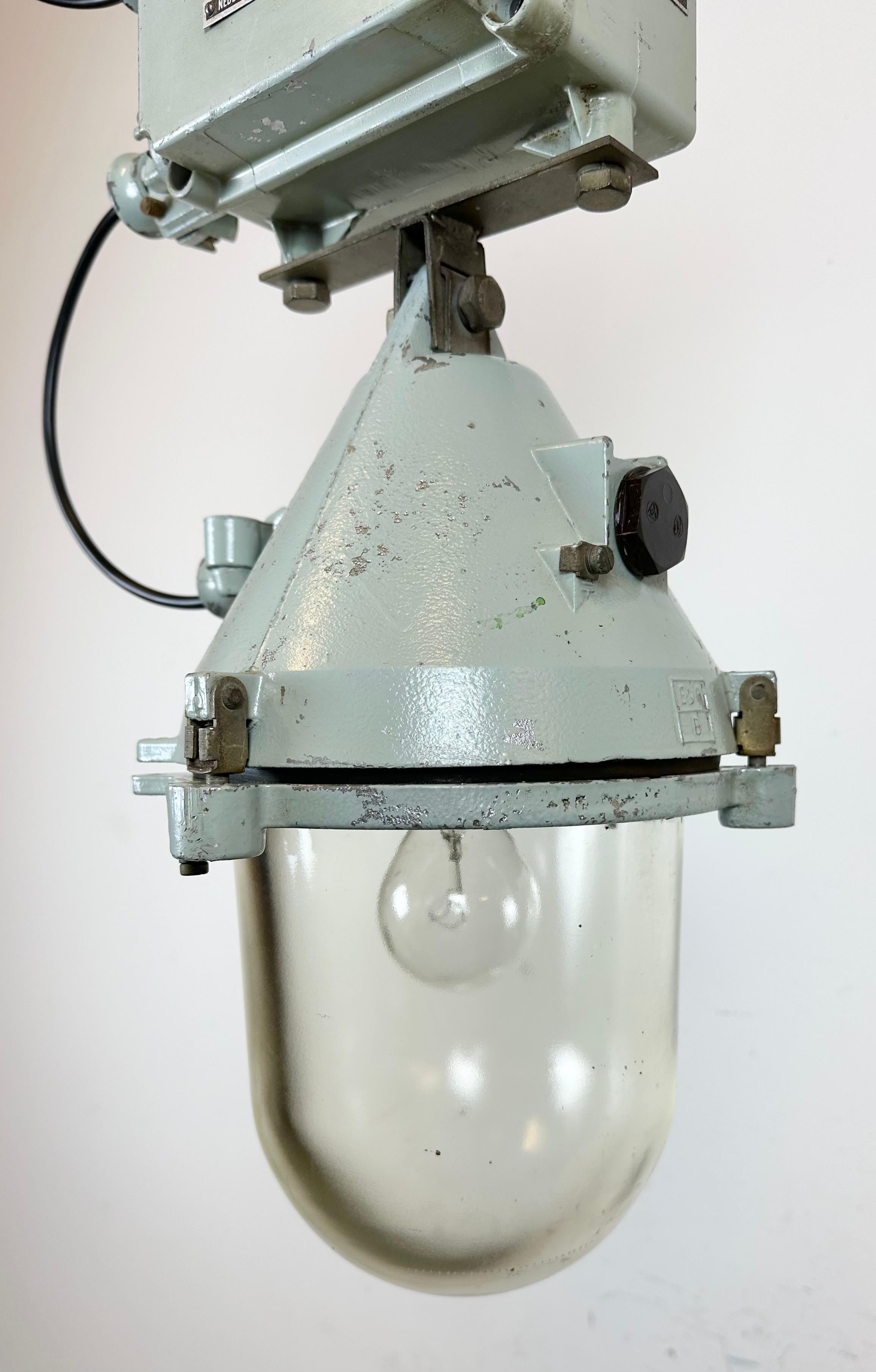 Grey Industrial Cast Aluminium Explosion Proof Lamp, 1970s For Sale 5