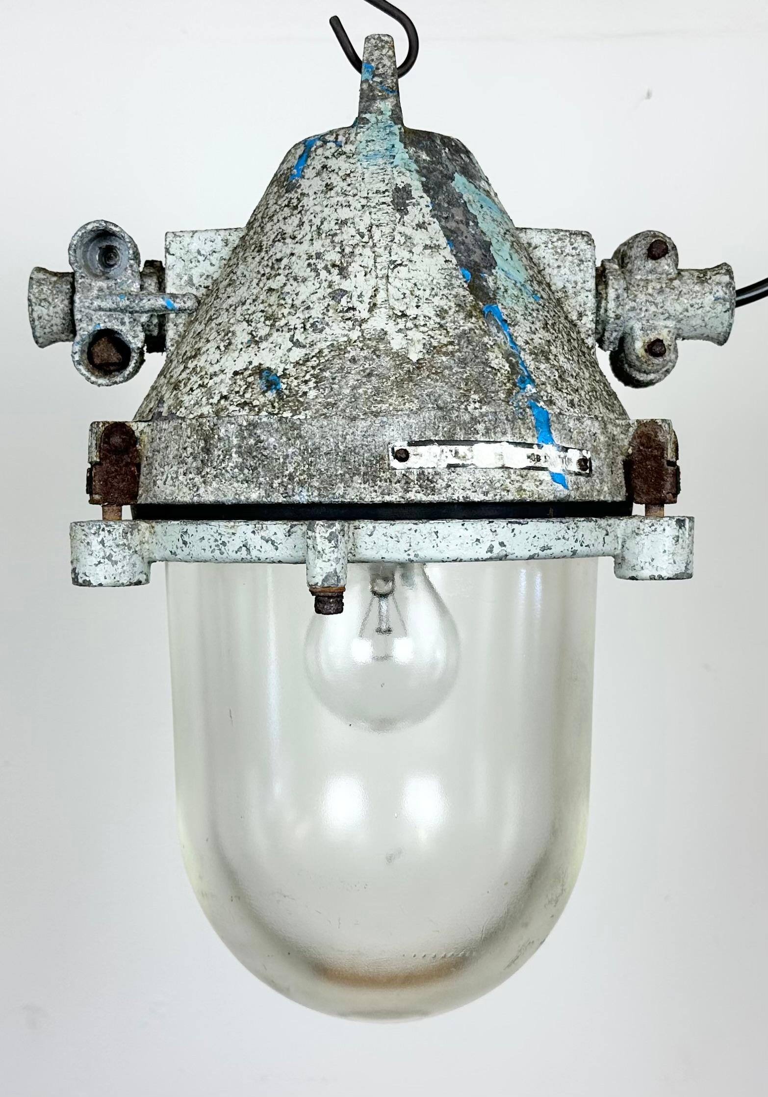Industriel Lampe d'exposition industrielle en fonte d'aluminium grise, années 1970 en vente