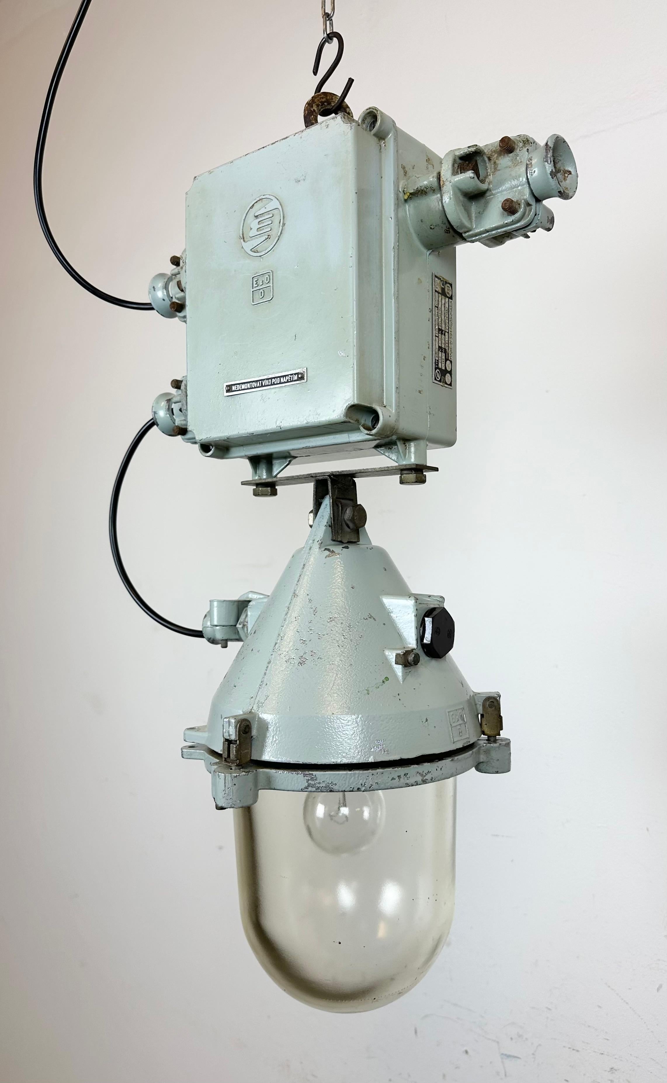Grey Industrial Cast Aluminium Explosion Proof Lamp, 1970s In Good Condition For Sale In Kojetice, CZ