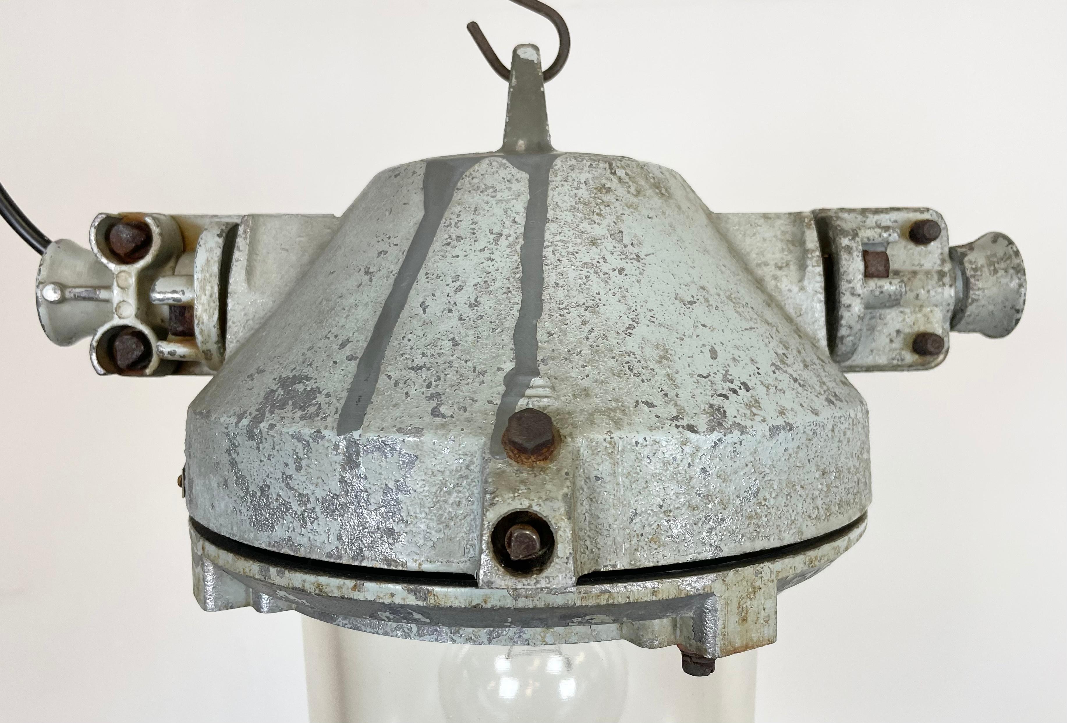 Grey Industrial Cast Aluminum Explosion Proof Lamp, 1970s For Sale 1