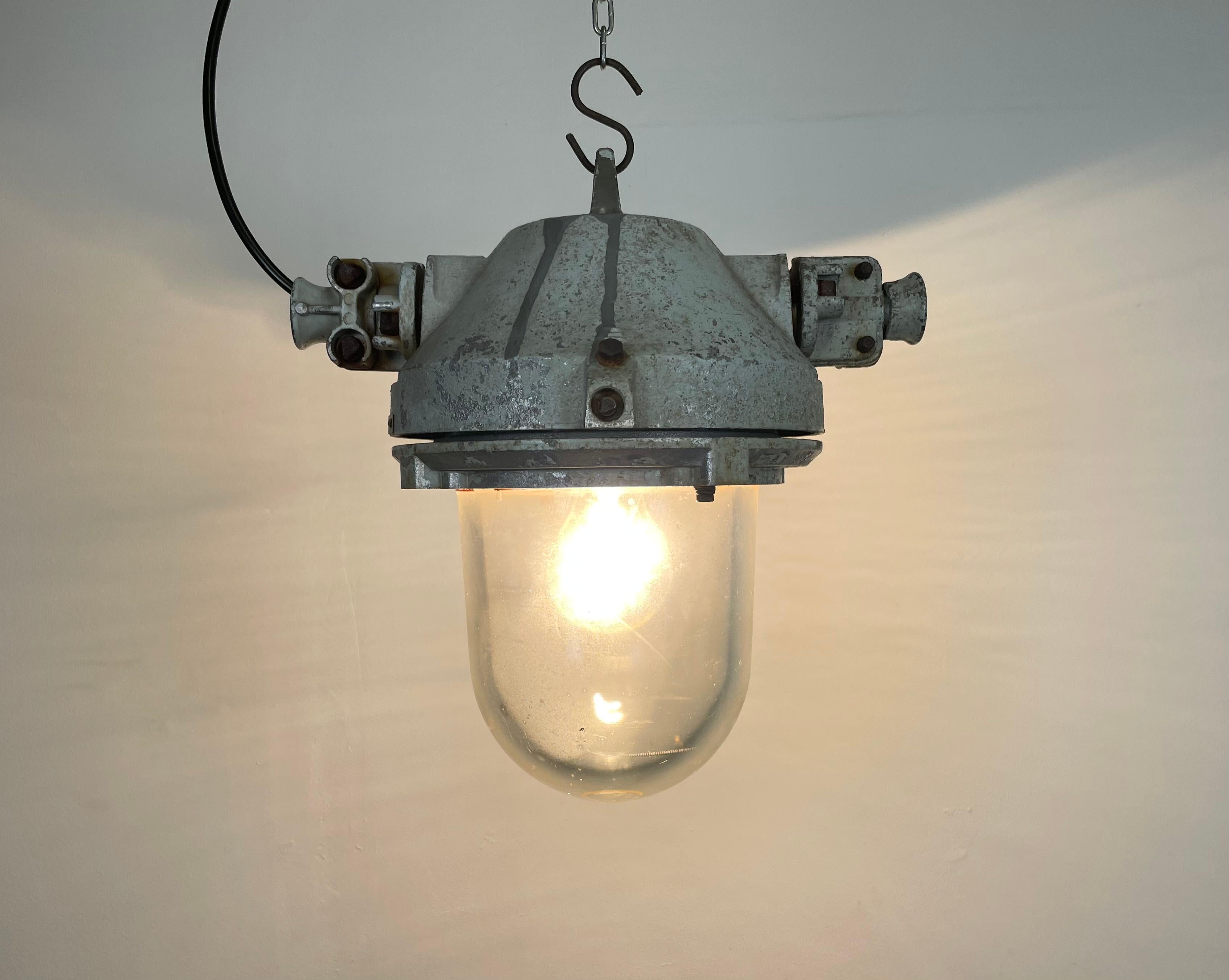 Grey Industrial Cast Aluminum Explosion Proof Lamp, 1970s For Sale 2