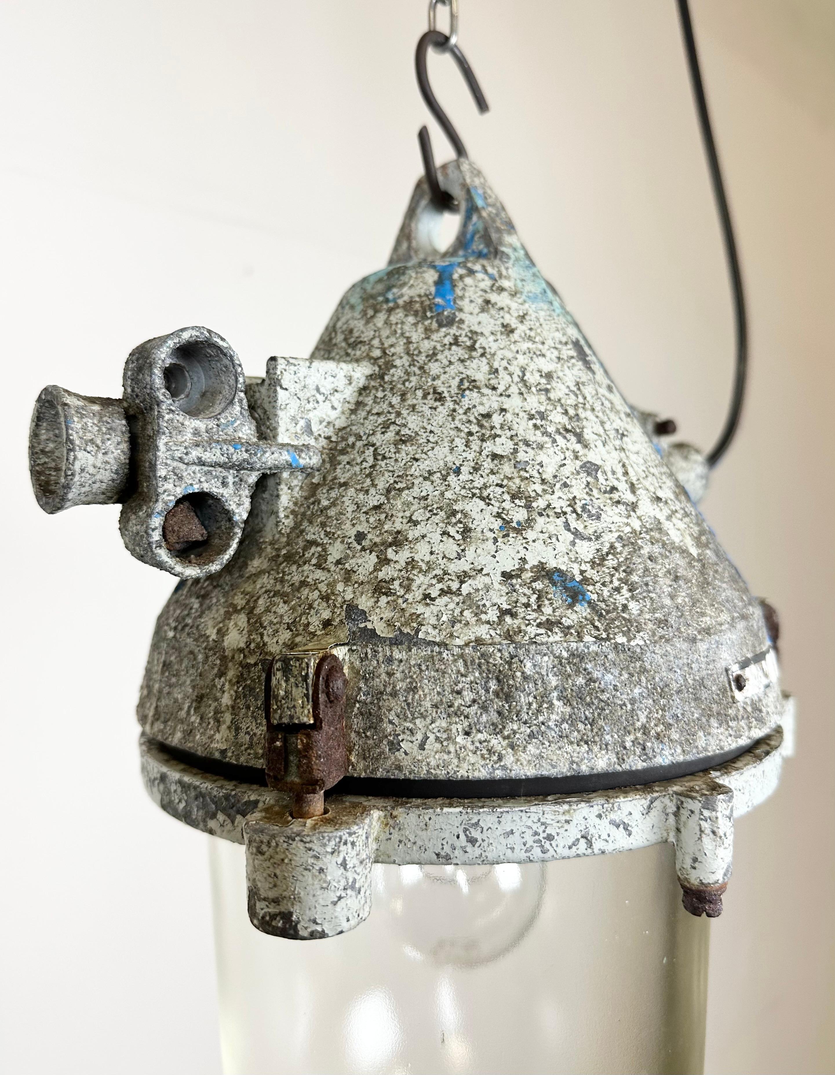 Lampe d'exposition industrielle en fonte d'aluminium grise, années 1970 en vente 1