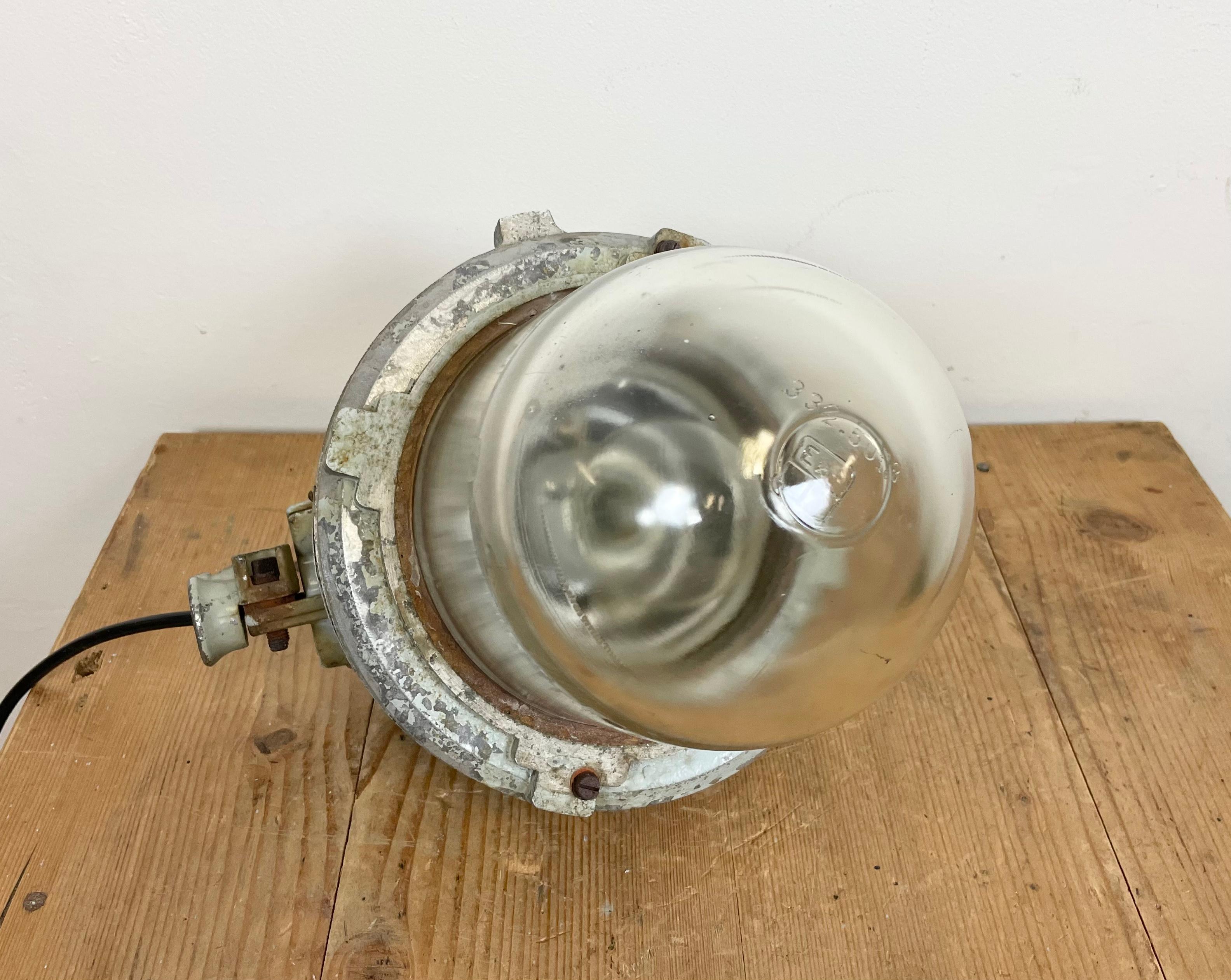 Grey Industrial Cast Aluminum Explosion Proof Lamp, 1970s For Sale 4