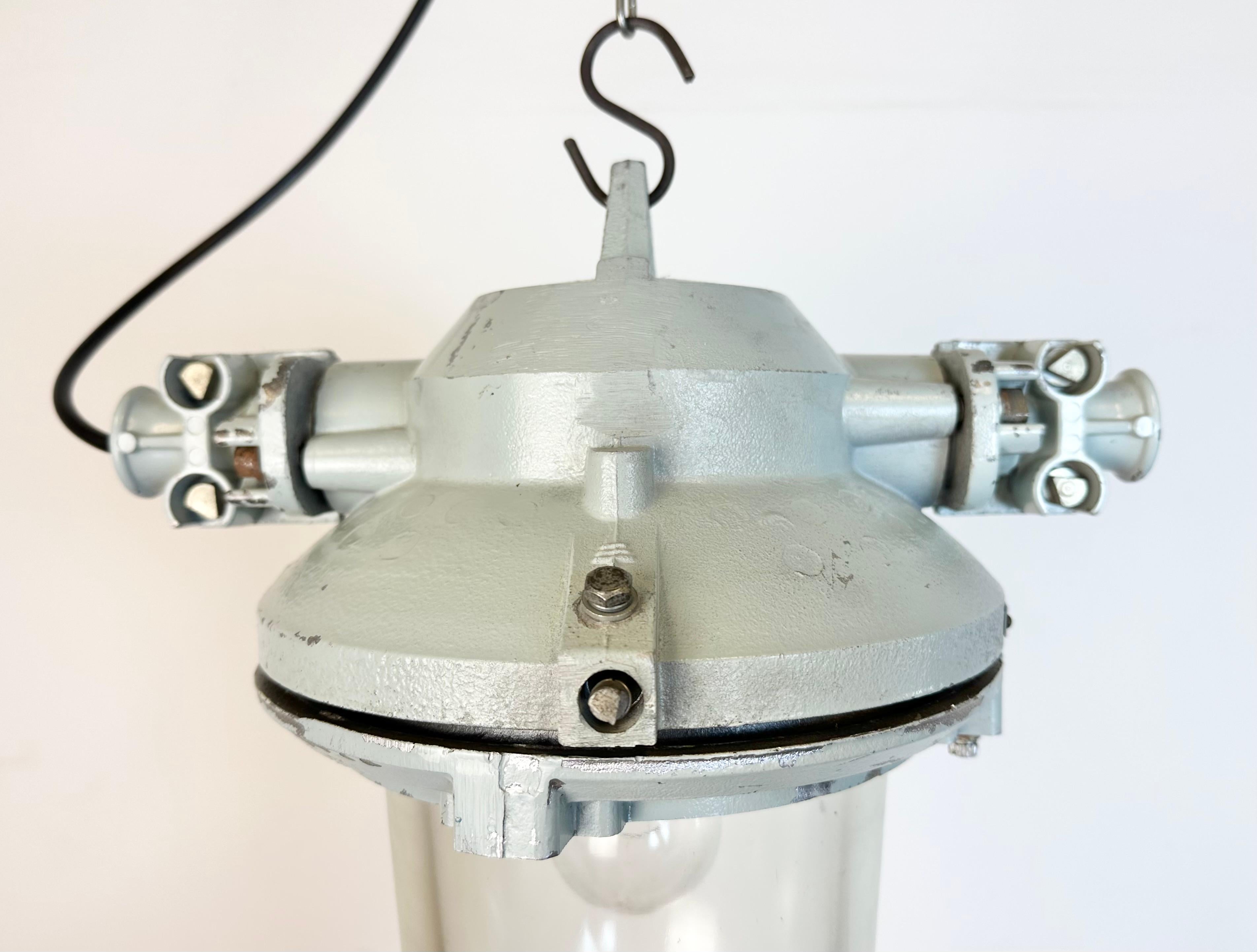 Applique d'explosion industrielle en fonte d'aluminium grise, 1970 en vente 4