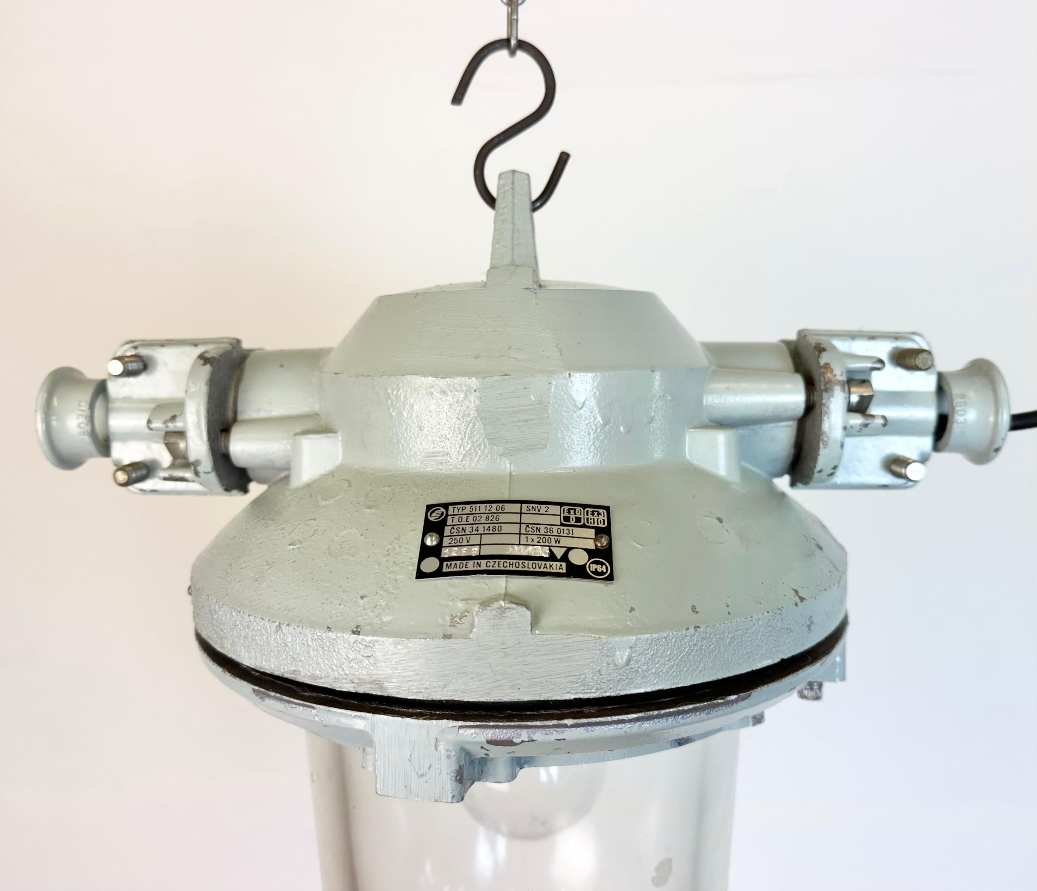 Moulage Applique d'explosion industrielle en fonte d'aluminium grise, 1970 en vente