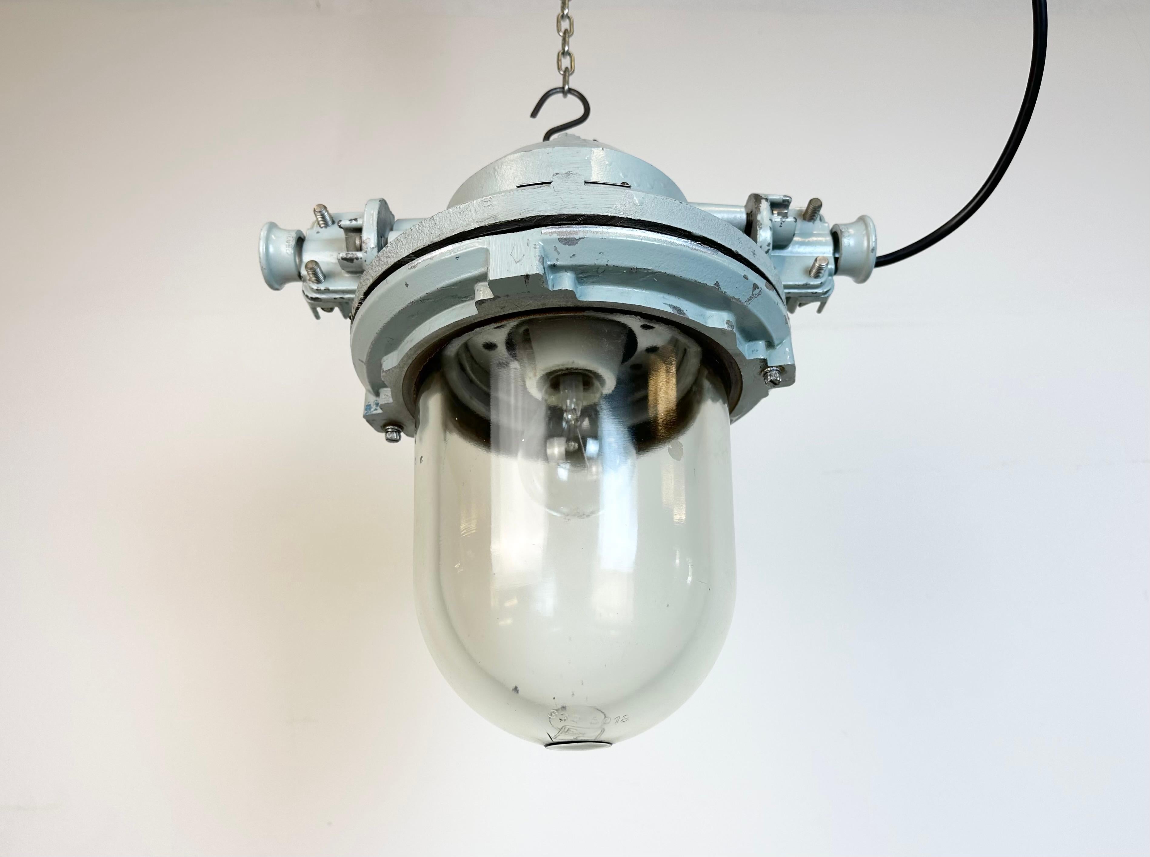 Fin du 20e siècle Applique d'explosion industrielle en fonte d'aluminium grise, 1970 en vente