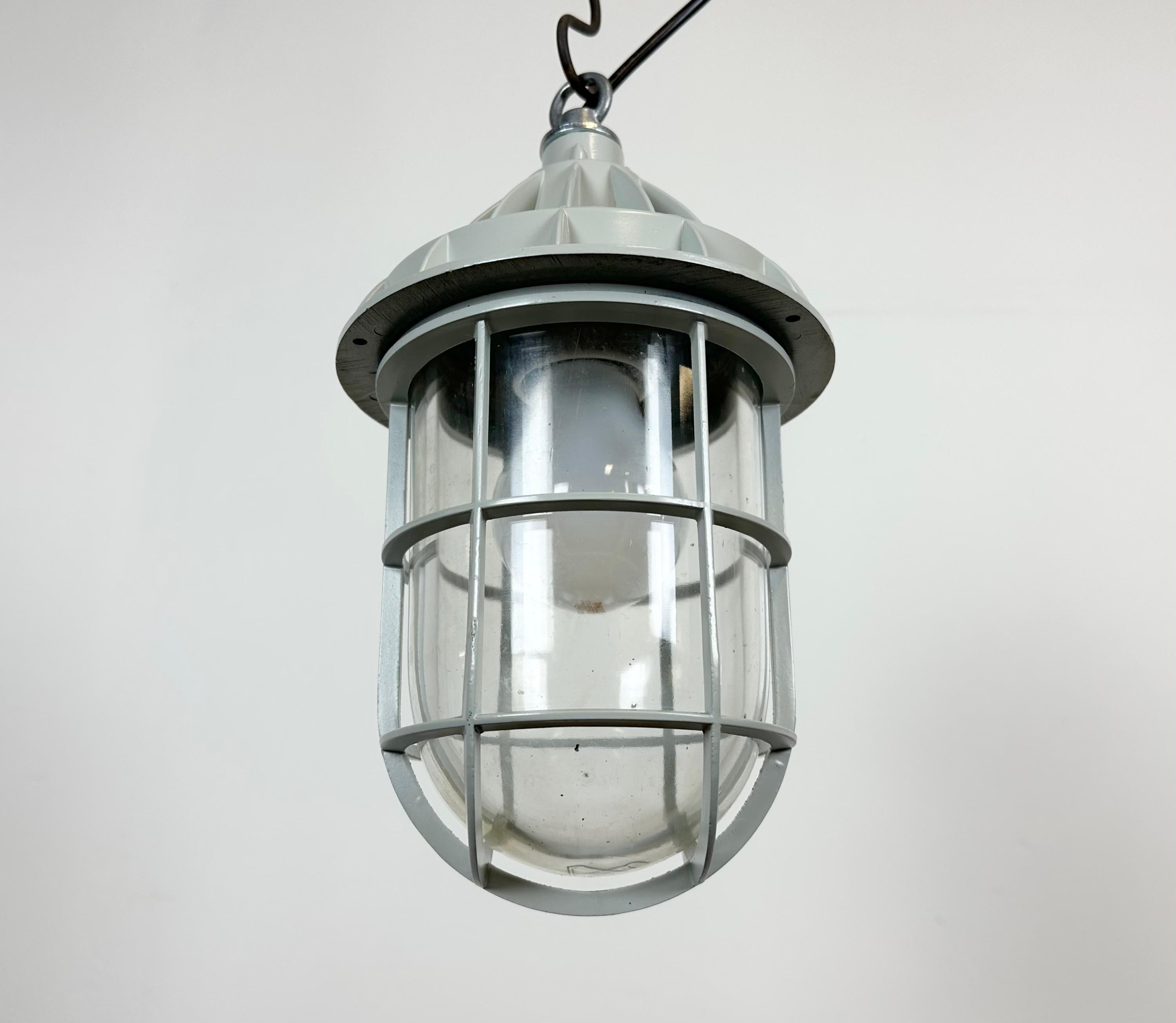 20ième siècle Lampe industrielle en fonte d'aluminium grise de Yamada Co.Ltd en vente