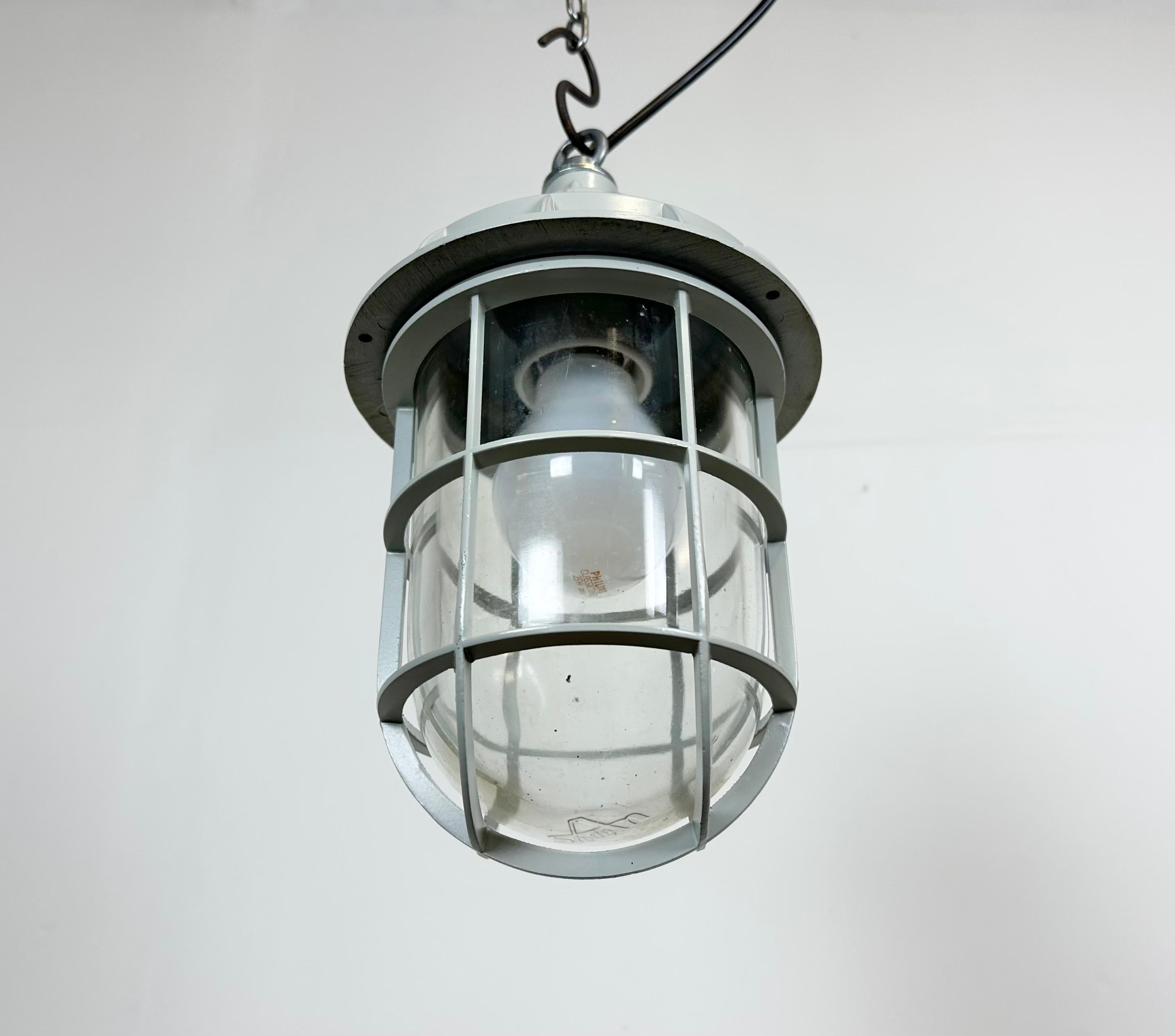 Lampe industrielle en fonte d'aluminium grise de Yamada Co.Ltd en vente 2