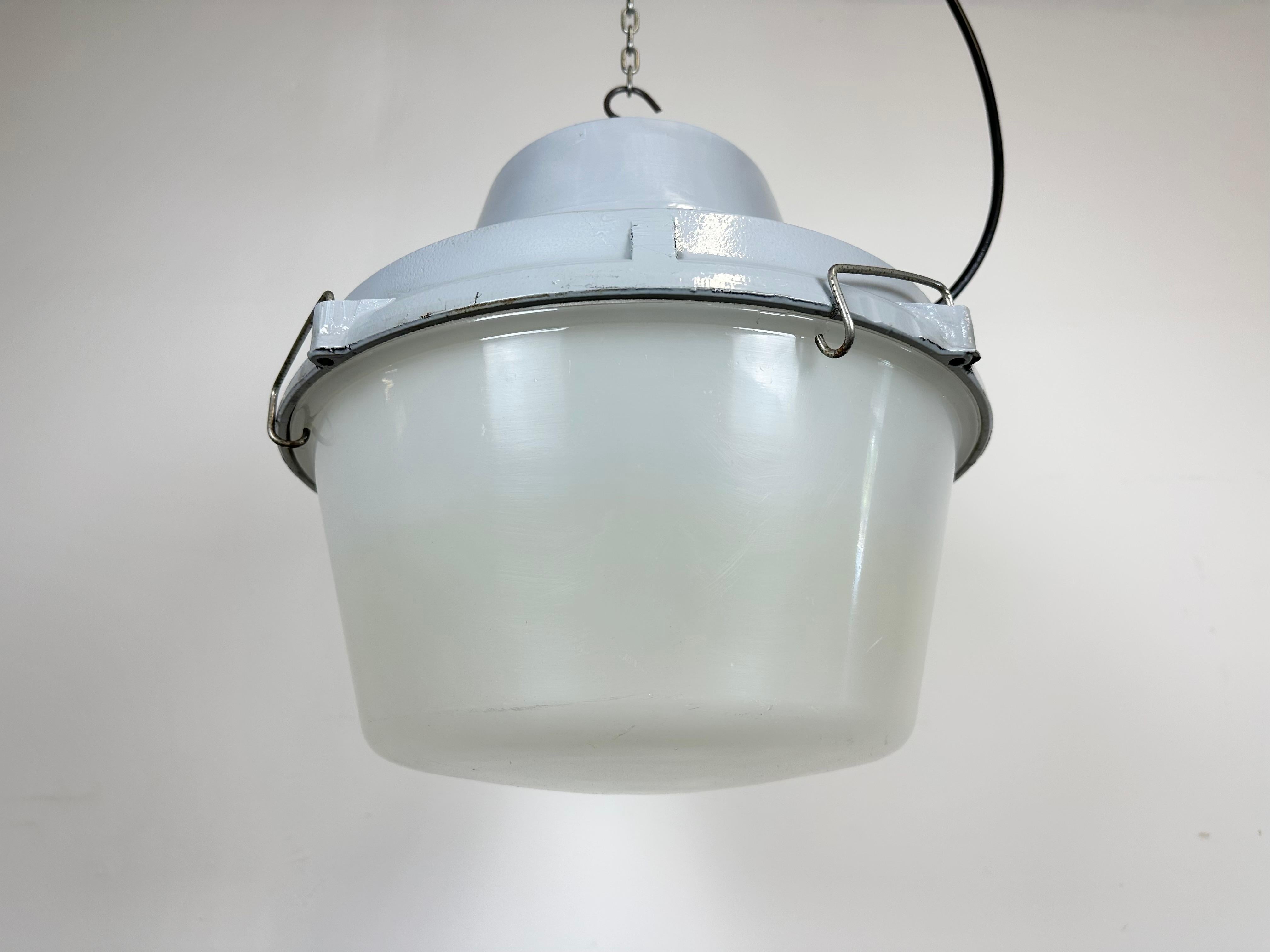 Lampe à suspension industrielle en aluminium coulé gris, années 1980 en vente 4