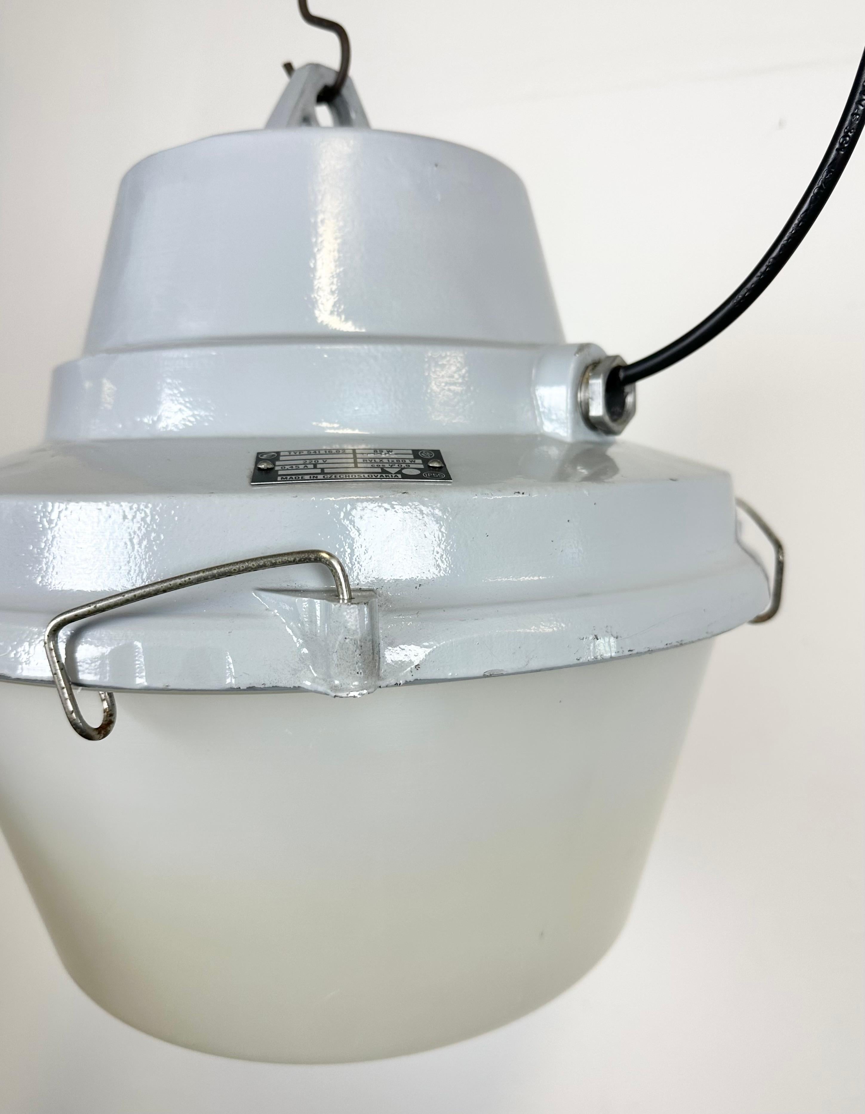 Lampe à suspension industrielle en aluminium coulé gris, années 1980 en vente 5