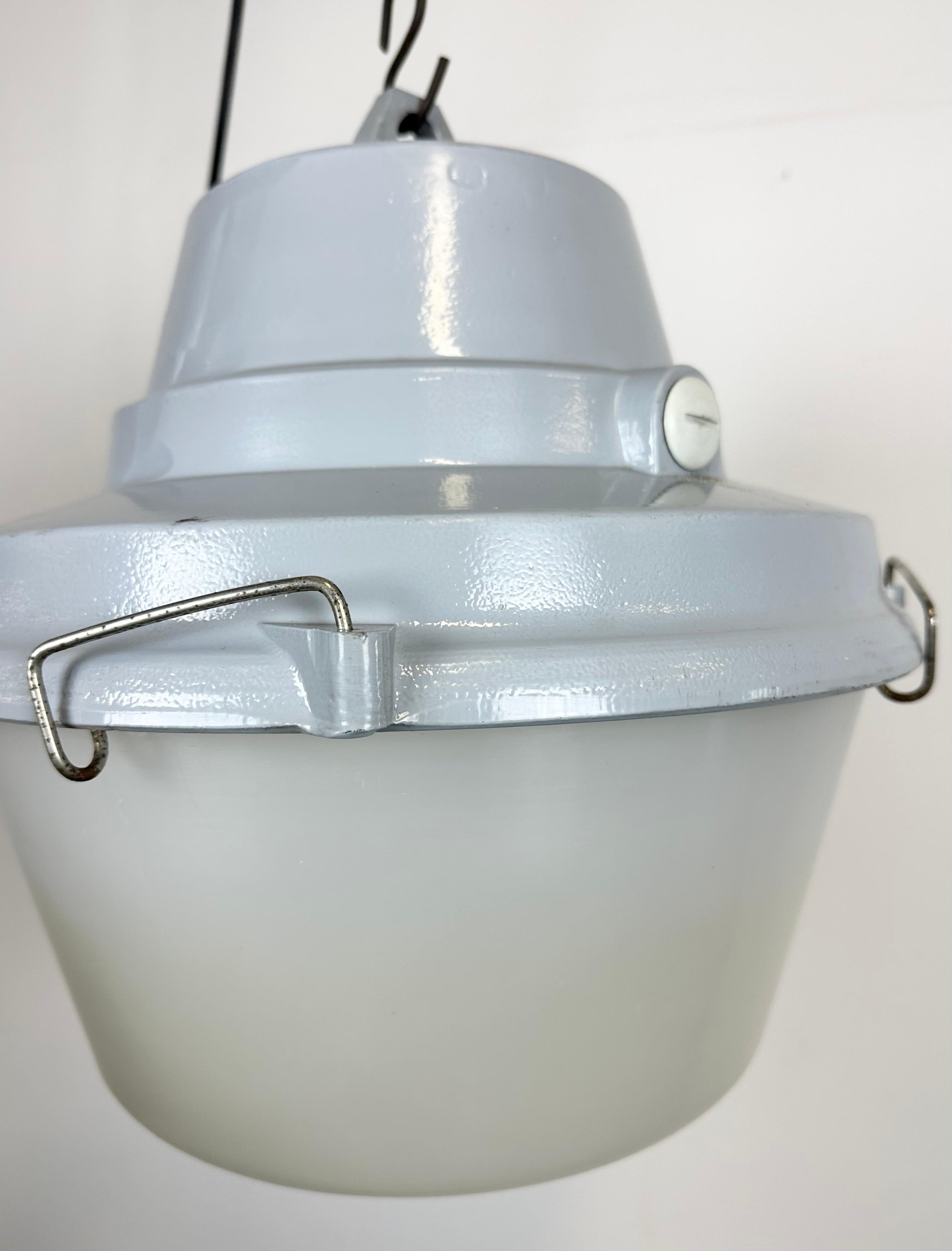Lampe à suspension industrielle en aluminium coulé gris, années 1980 en vente 6