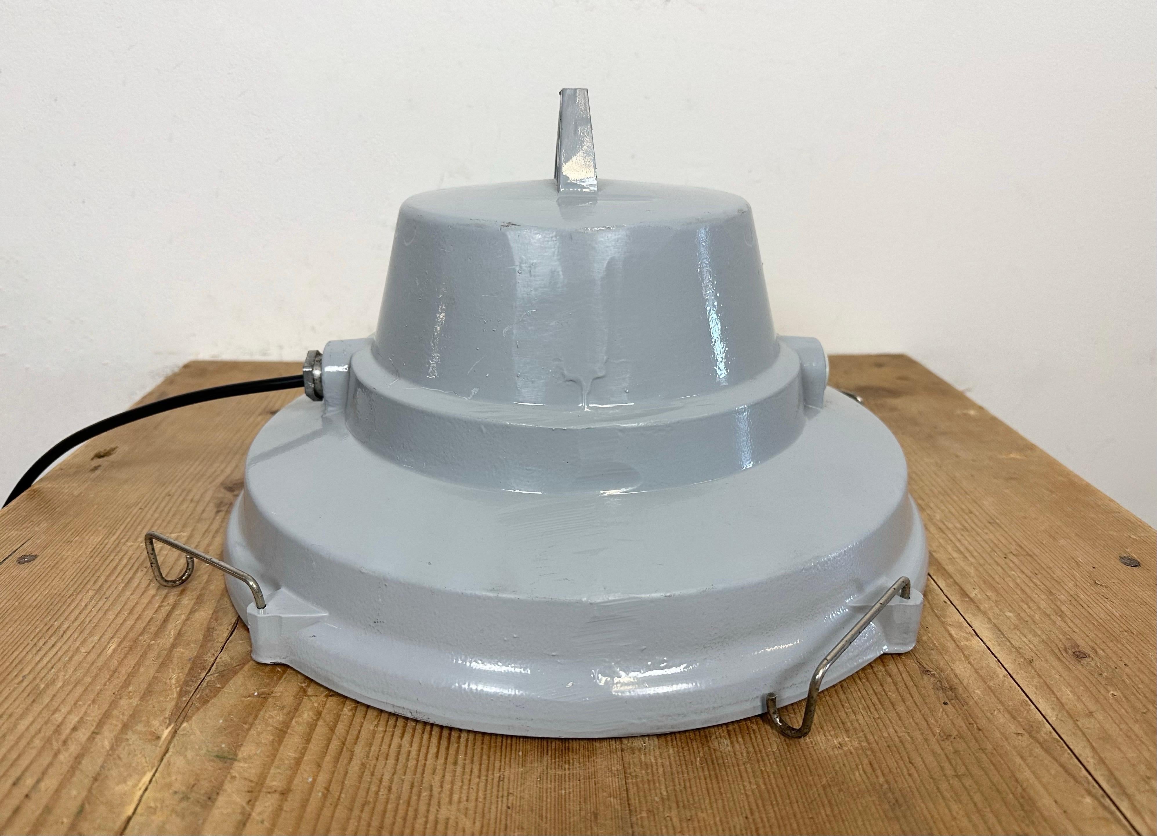 Grey Industrial Cast Aluminium Pendant Lamp, 1980s For Sale 13