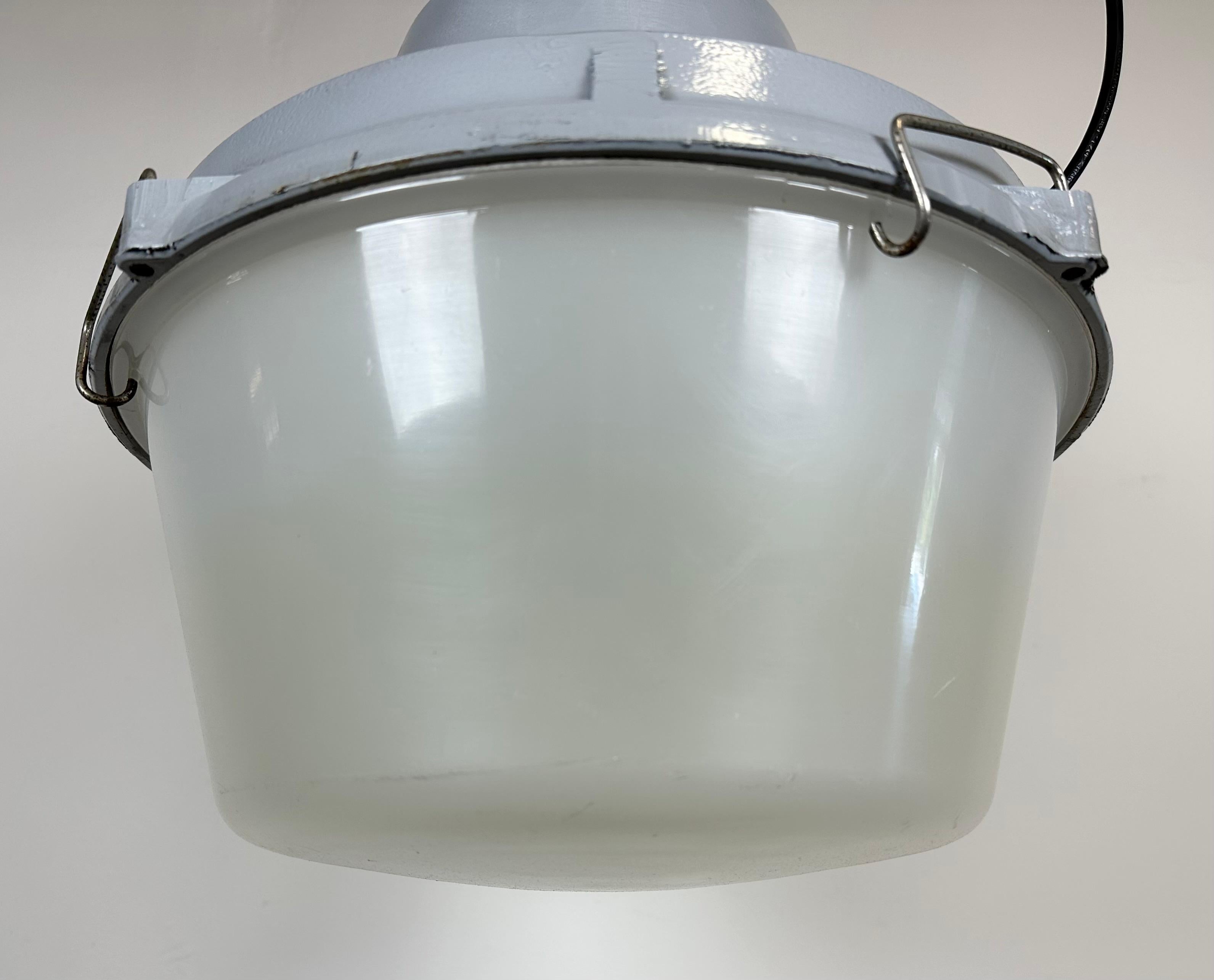 Moulage Lampe à suspension industrielle en aluminium coulé gris, années 1980 en vente