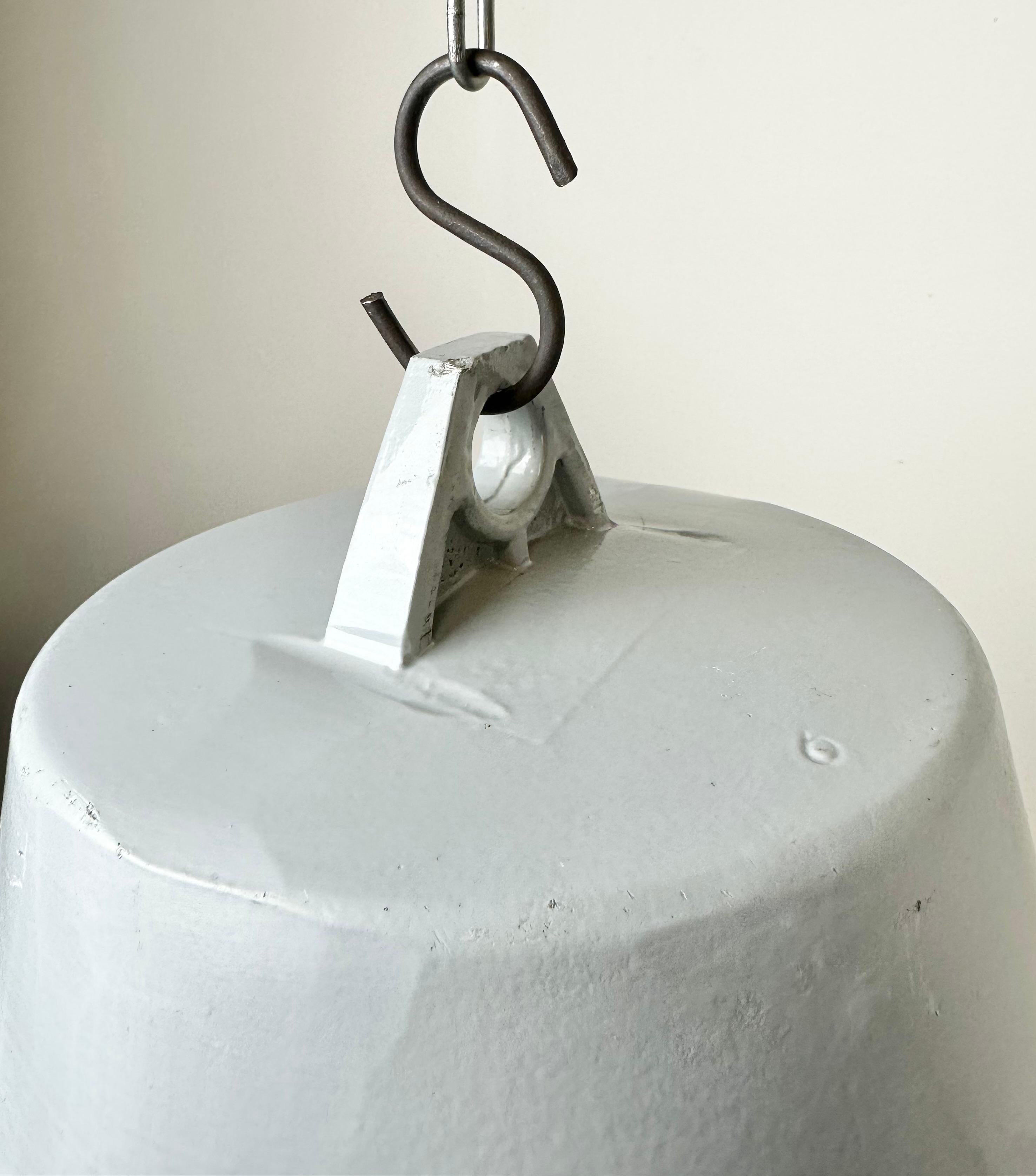 Aluminium Lampe à suspension industrielle en aluminium coulé gris, années 1980 en vente