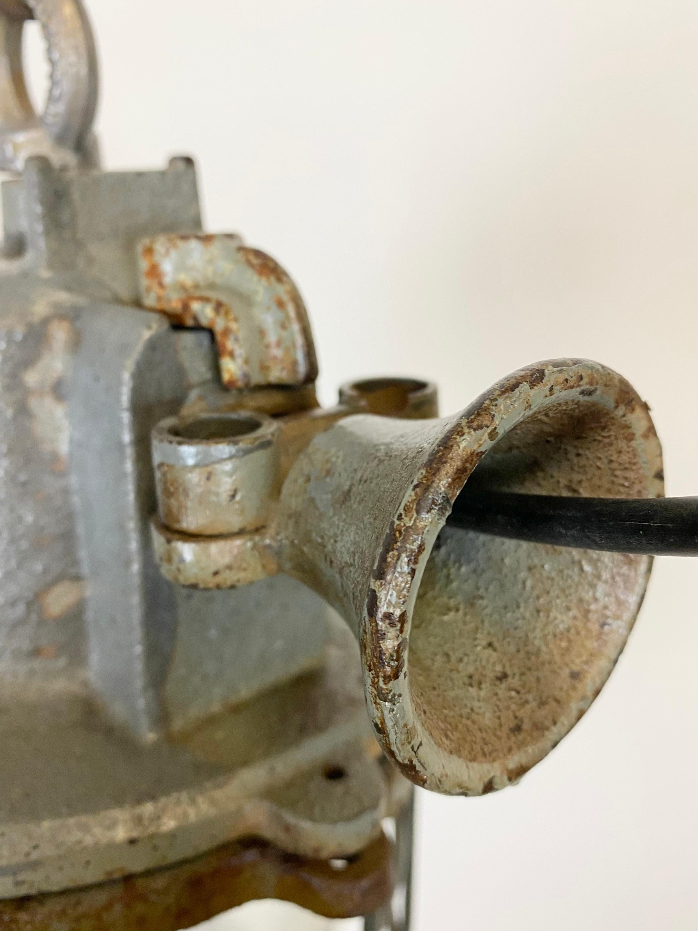 20ième siècle Lampe à suspension cage industrielle grise, années 1960 en vente
