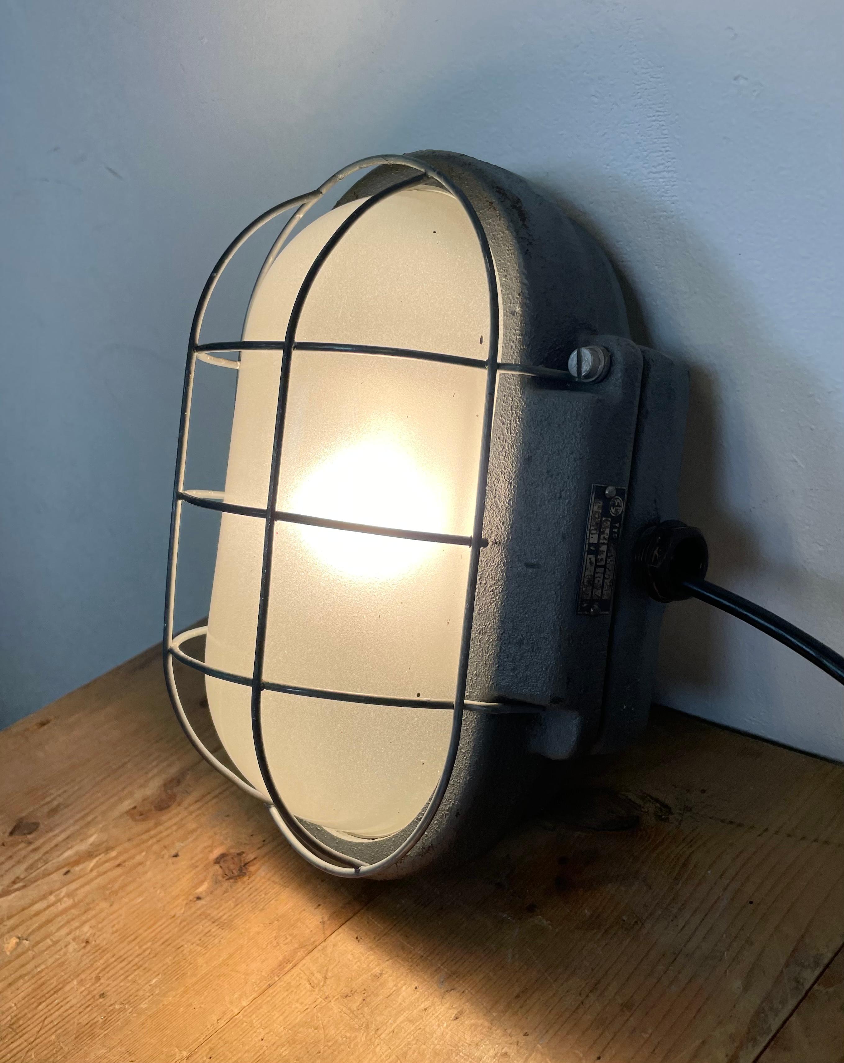 Grey Industrial Cast Iron Wall Light from Elektrosvit, 1960s For Sale 4