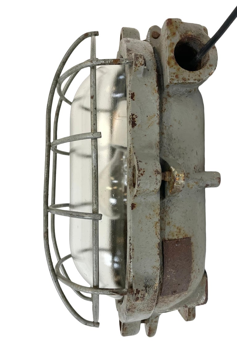 Grey Industrial Cast Iron Wall Light from Elektrosvit, 1960s For Sale 5