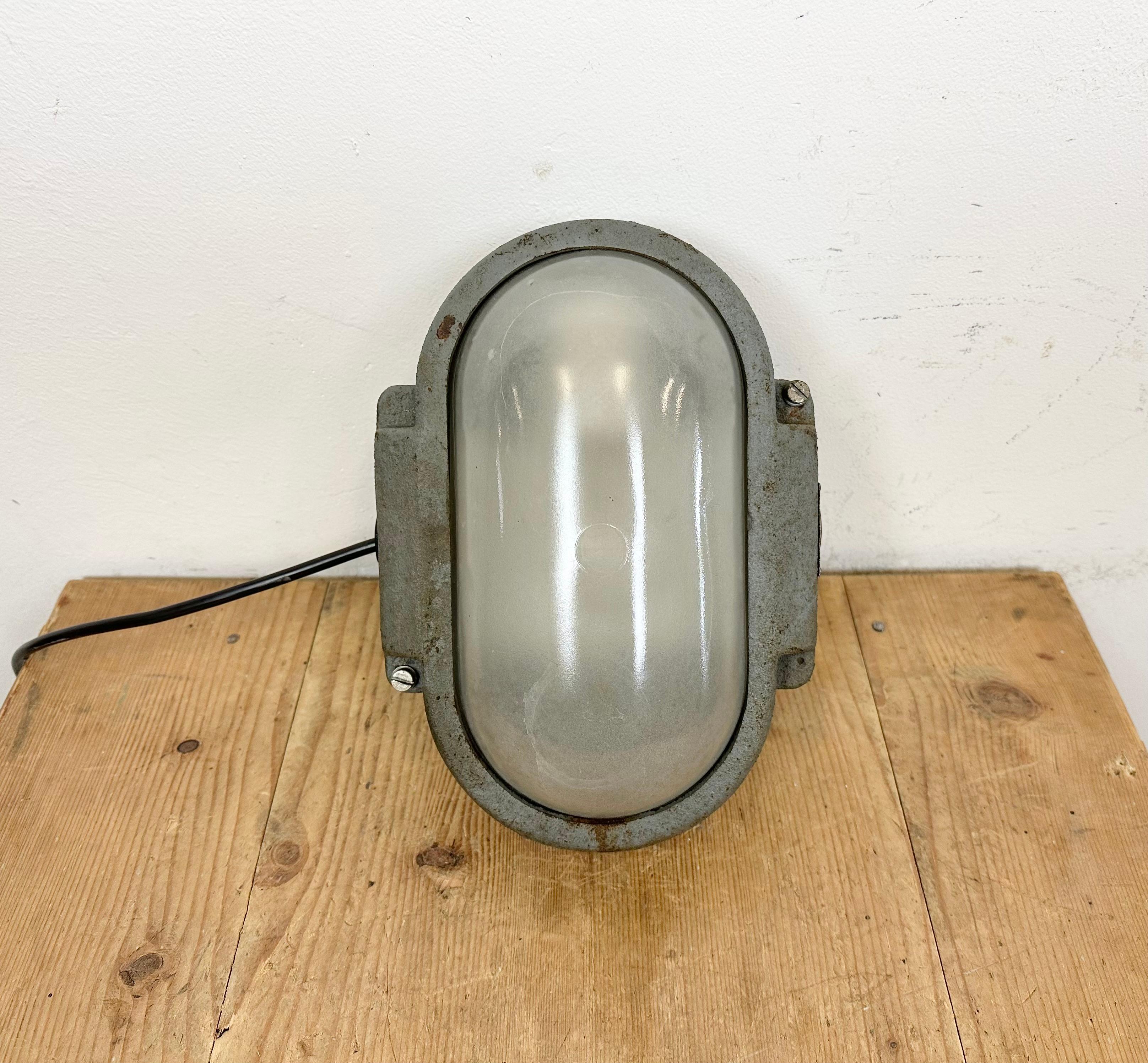 Grey Industrial Cast Iron Wall Light from Elektrosvit, 1960s For Sale 5