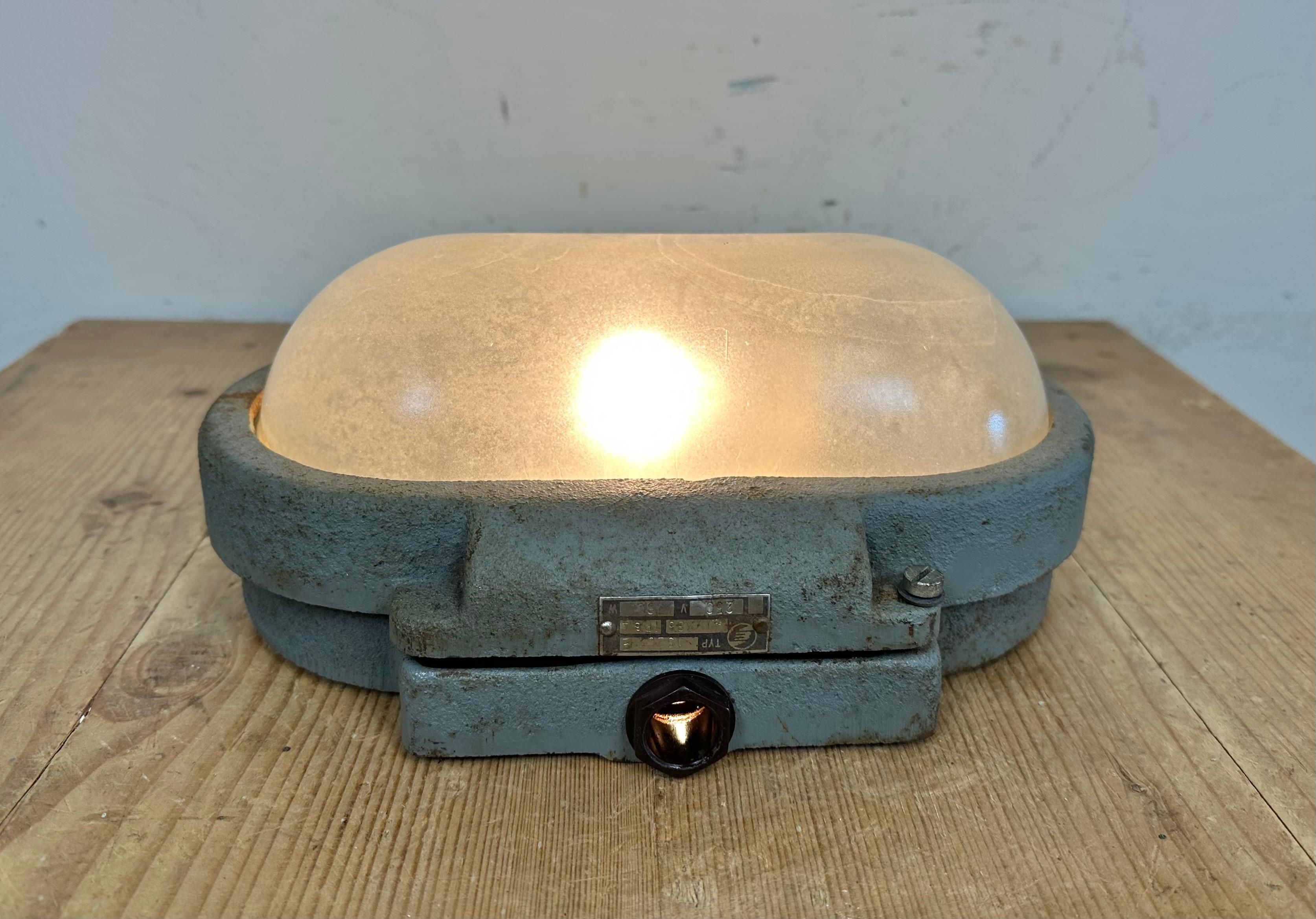 Grey Industrial Cast Iron Wall Light from Elektrosvit, 1960s For Sale 6