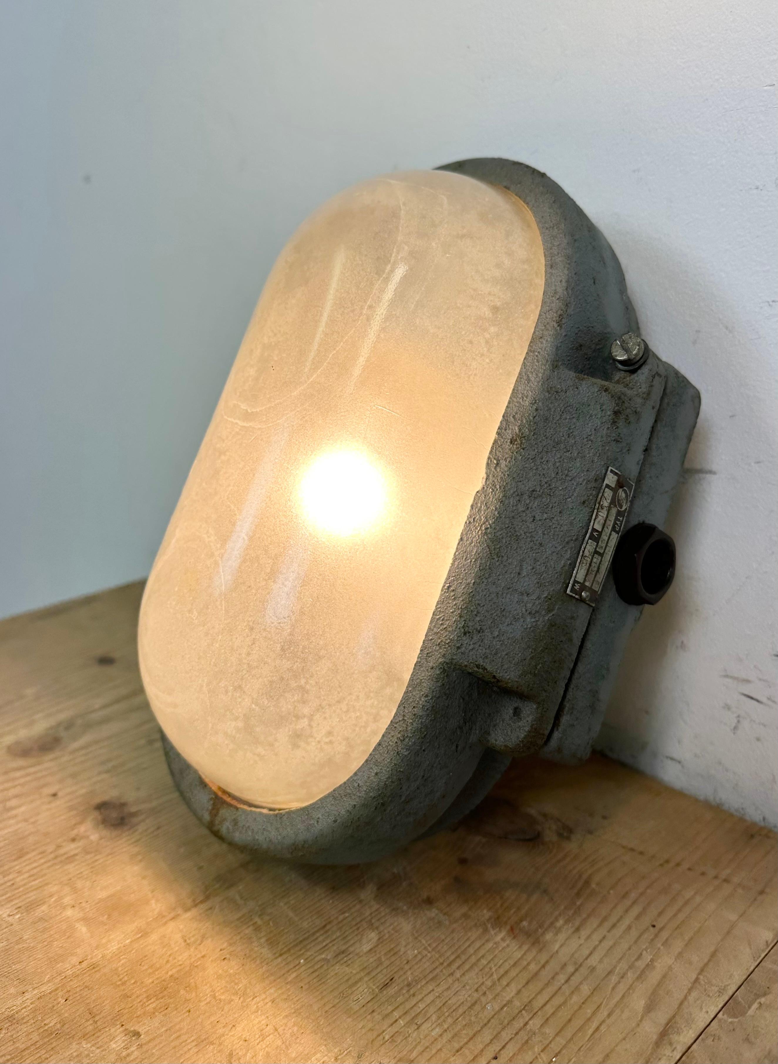 Grey Industrial Cast Iron Wall Light from Elektrosvit, 1960s For Sale 9