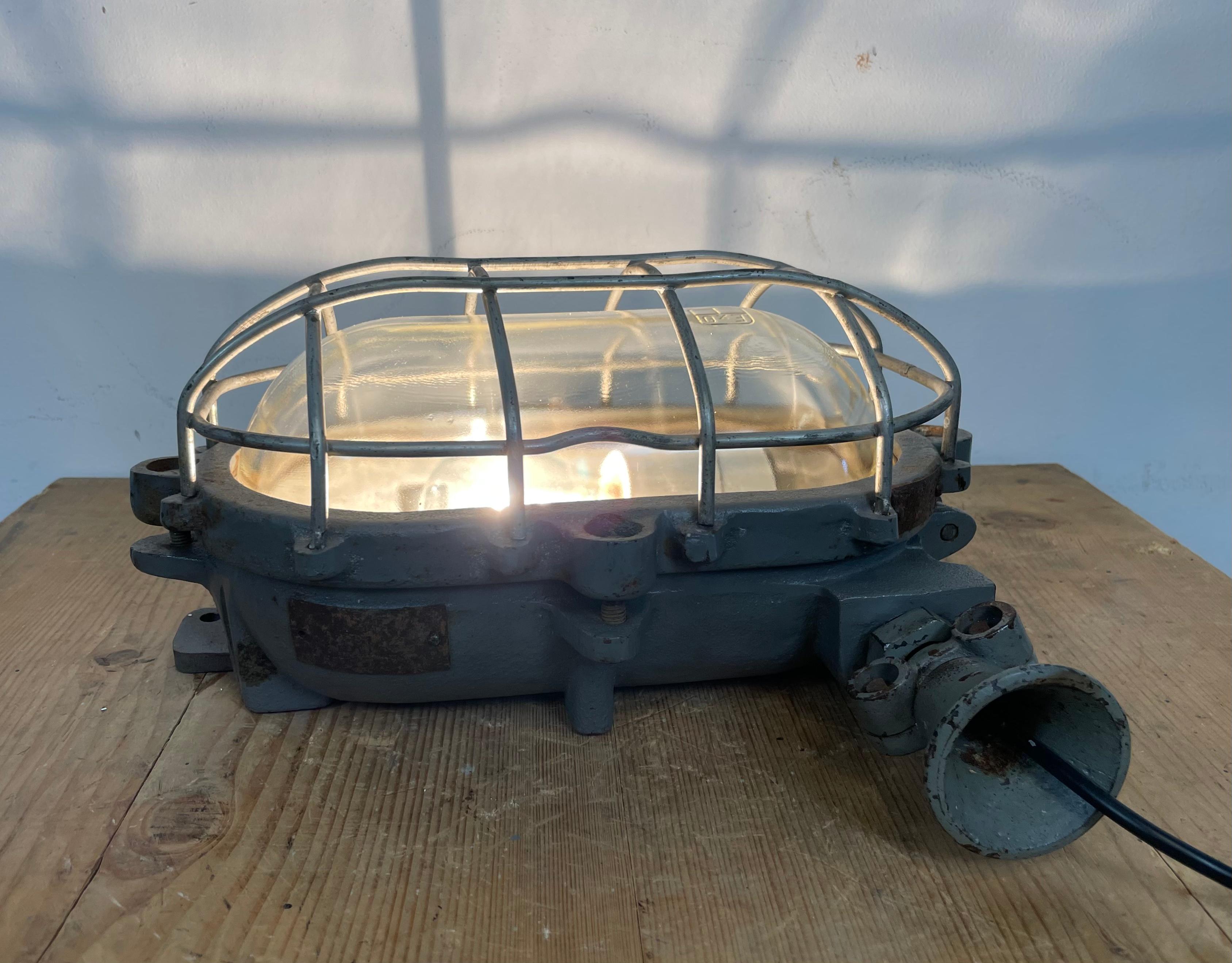 Grey Industrial Cast Iron Wall Light from Elektrosvit, 1960s For Sale 9