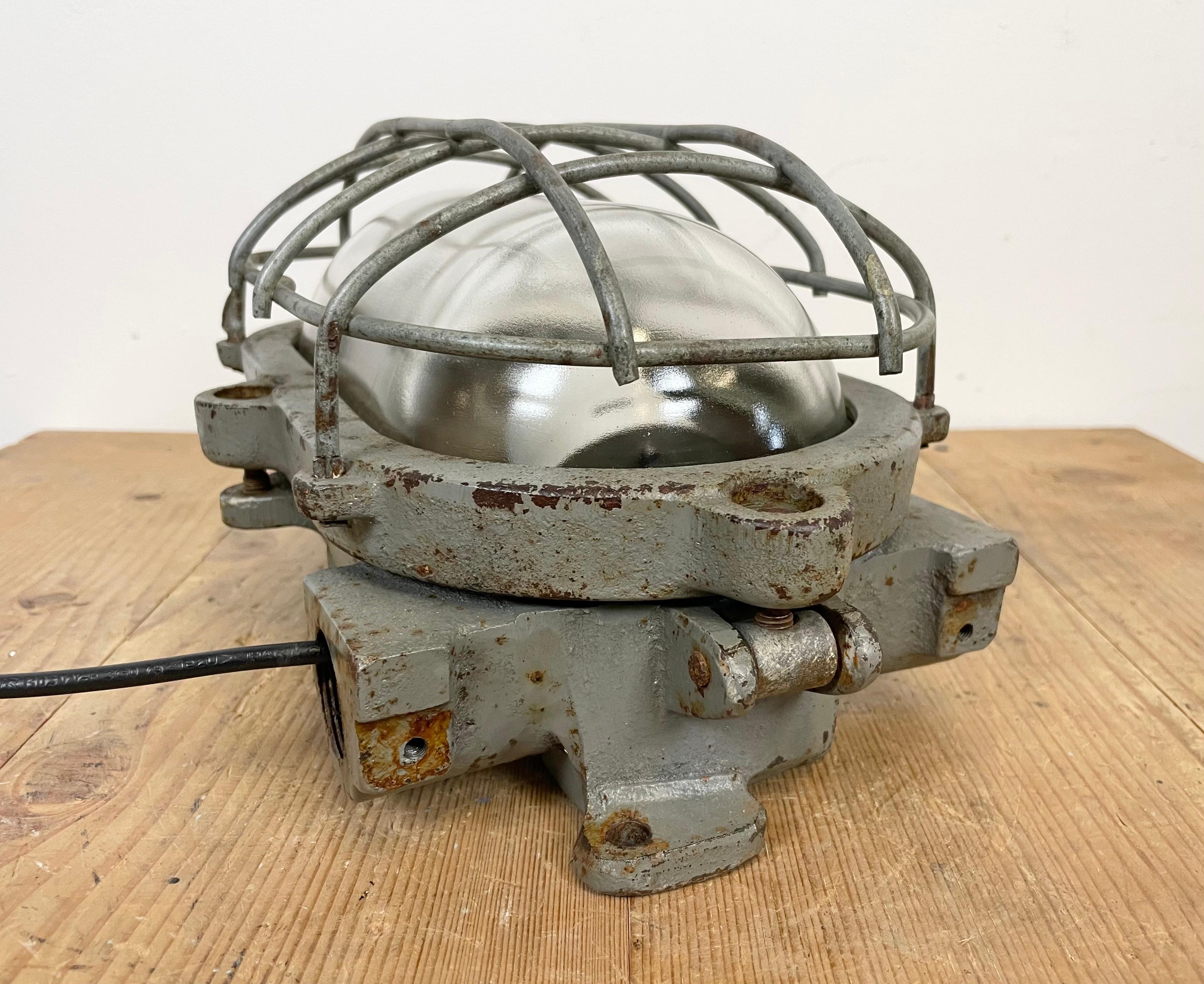 Grey Industrial Cast Iron Wall Light from Elektrosvit, 1960s In Good Condition In Kojetice, CZ