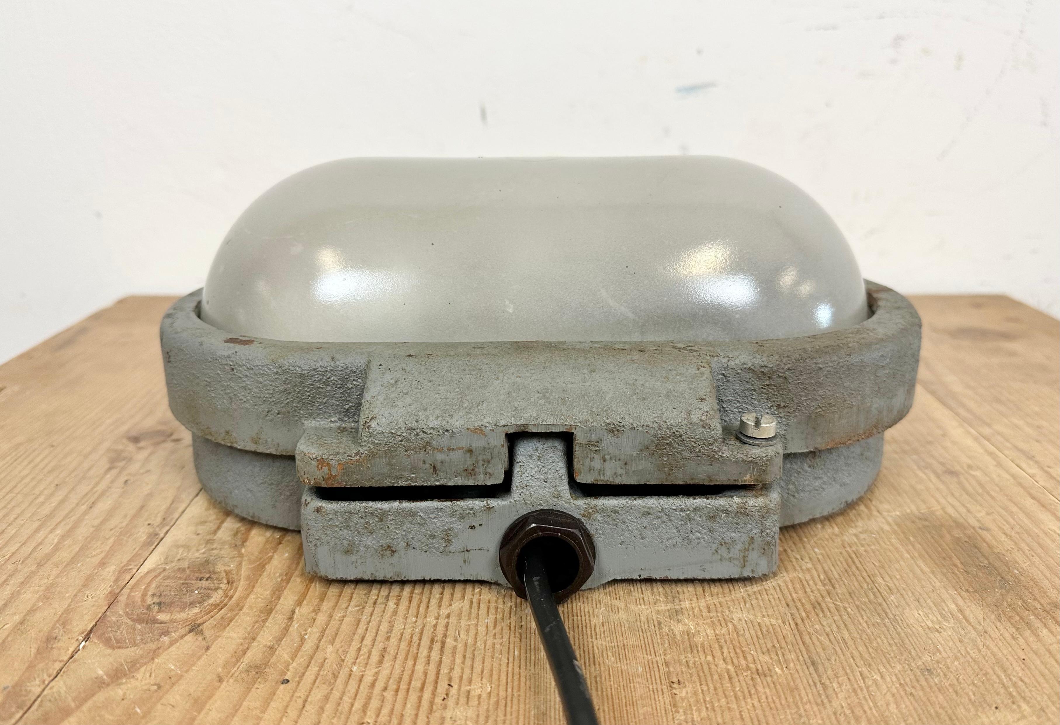 Grey Industrial Cast Iron Wall Light from Elektrosvit, 1960s For Sale 2
