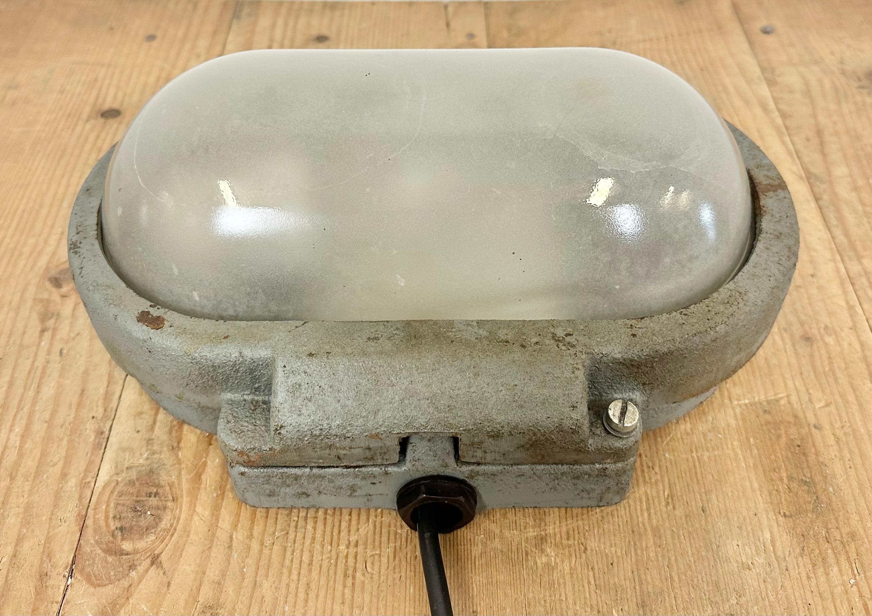 Grey Industrial Cast Iron Wall Light from Elektrosvit, 1960s For Sale 3