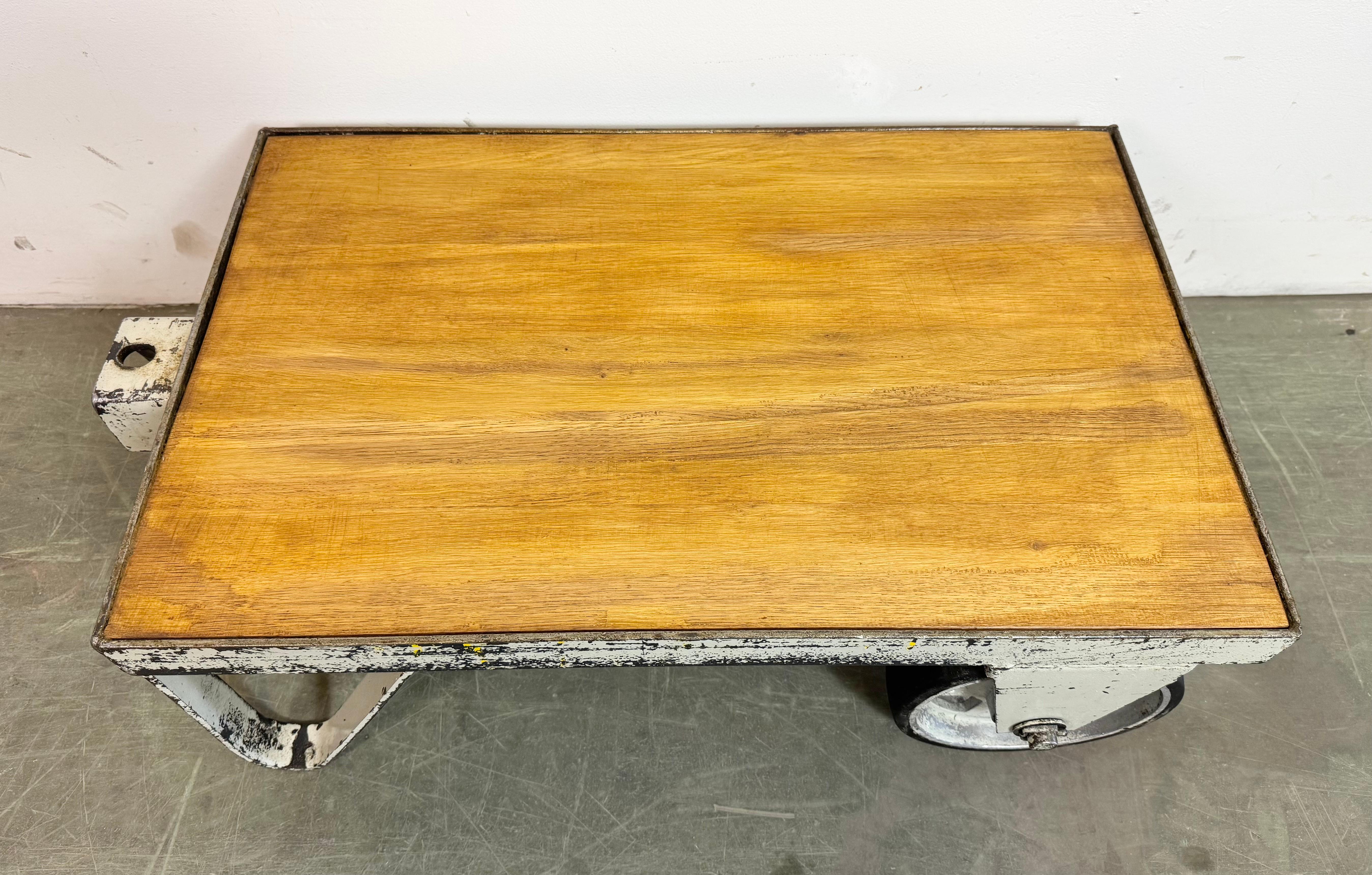 Grey Industrial Coffee Table Cart, 1960s For Sale 5