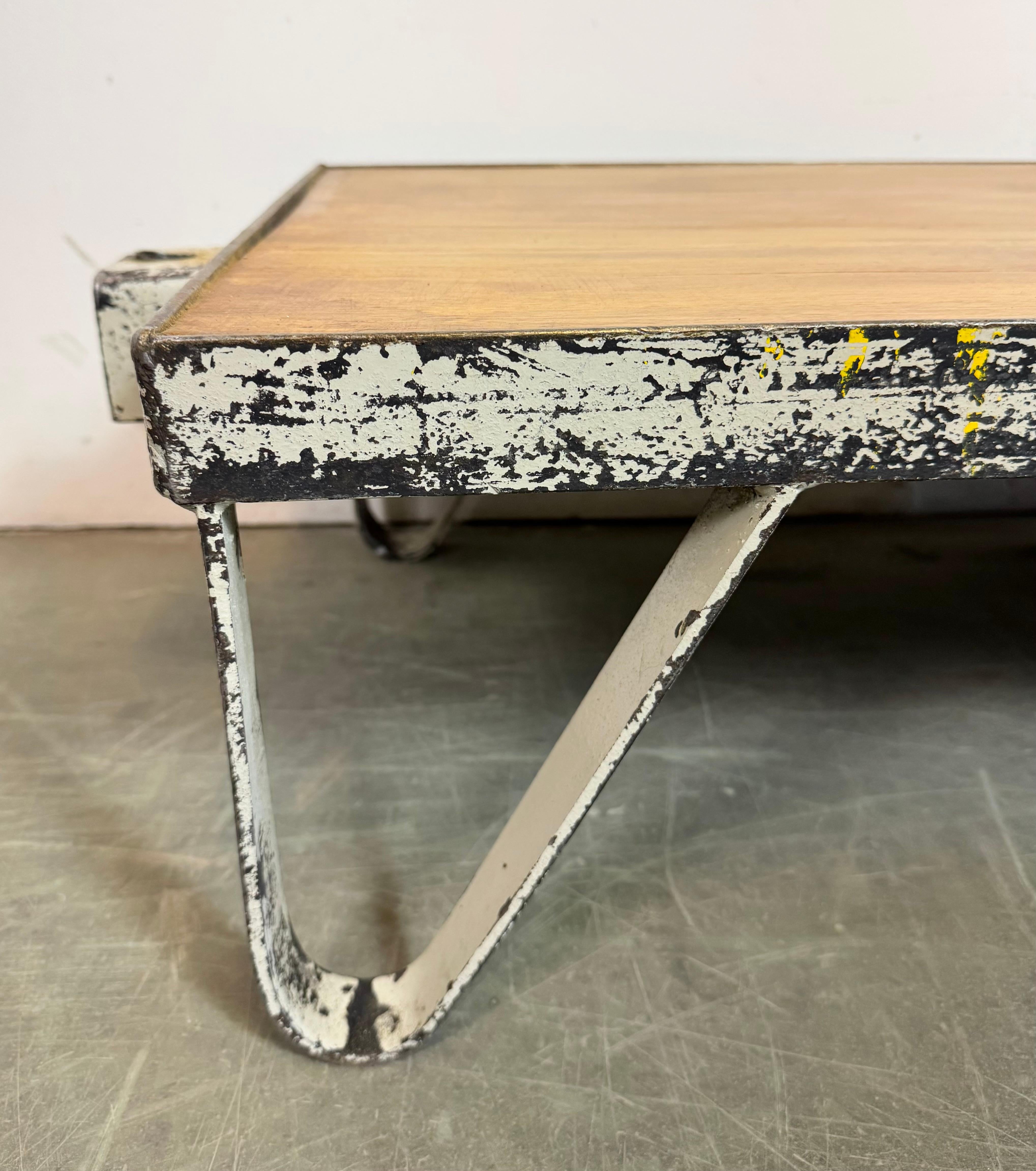 Grey Industrial Coffee Table Cart, 1960s For Sale 6