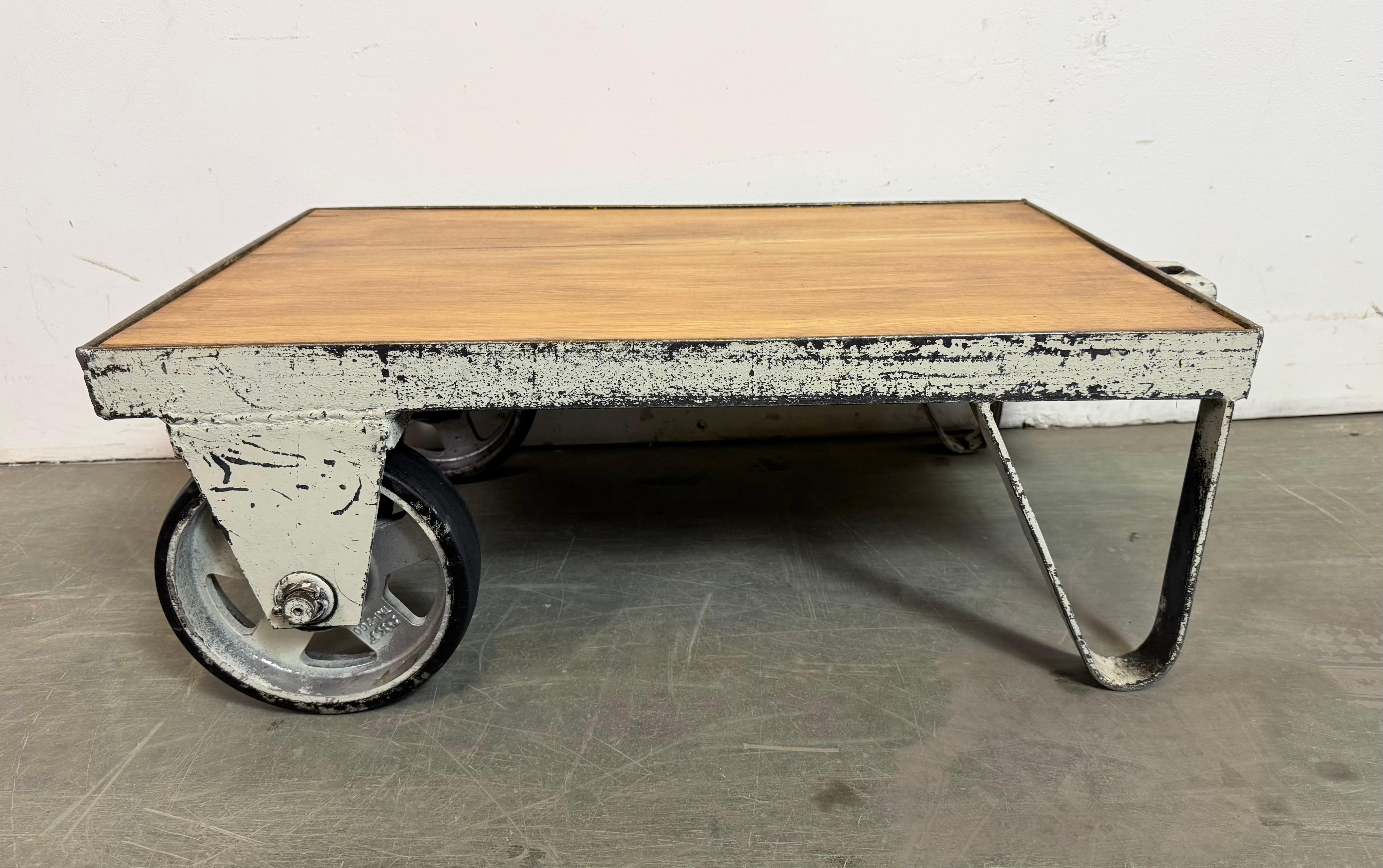 Grey Industrial Coffee Table Cart, 1960s For Sale 7