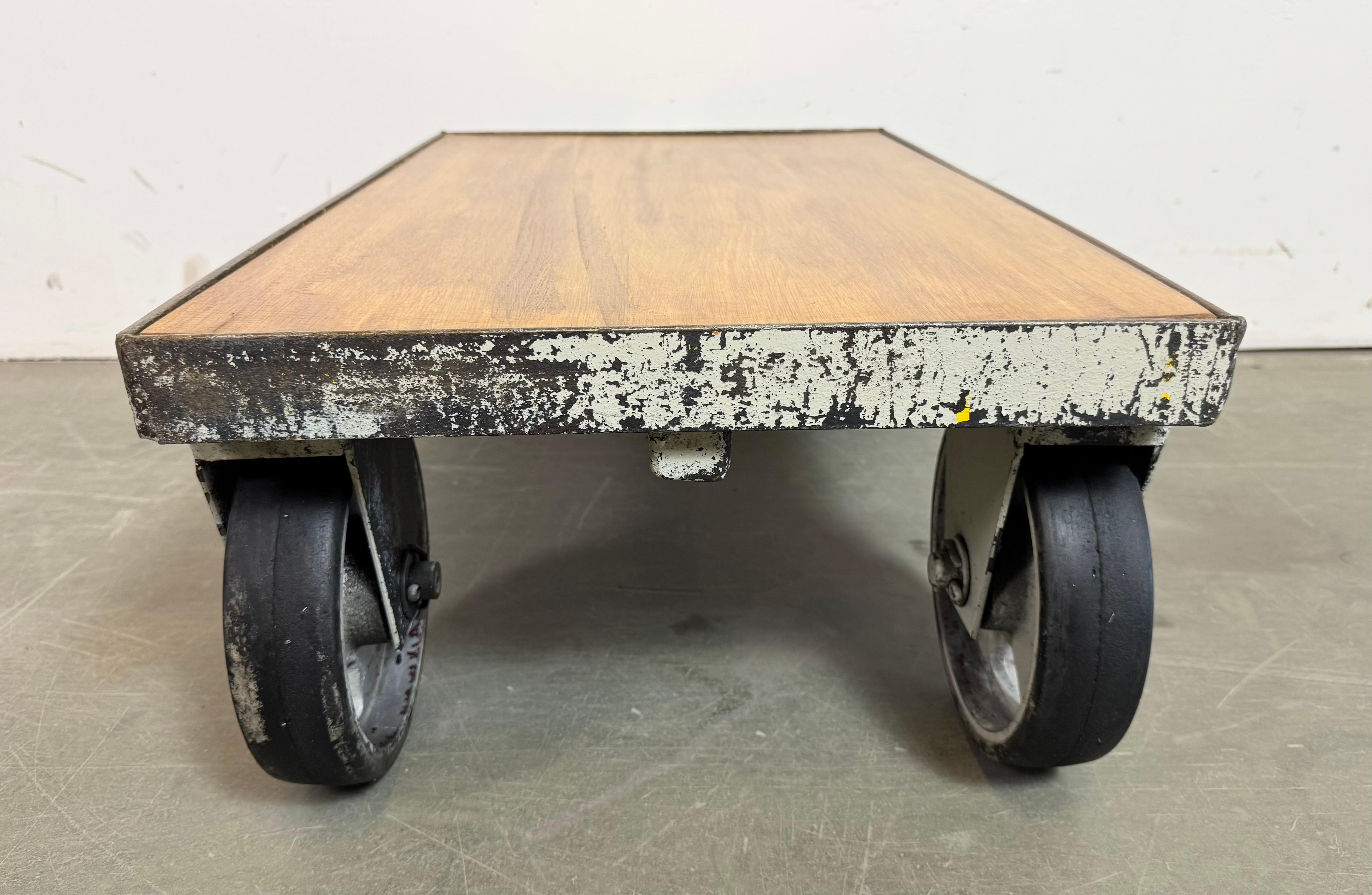 Grey Industrial Coffee Table Cart, 1960s For Sale 9
