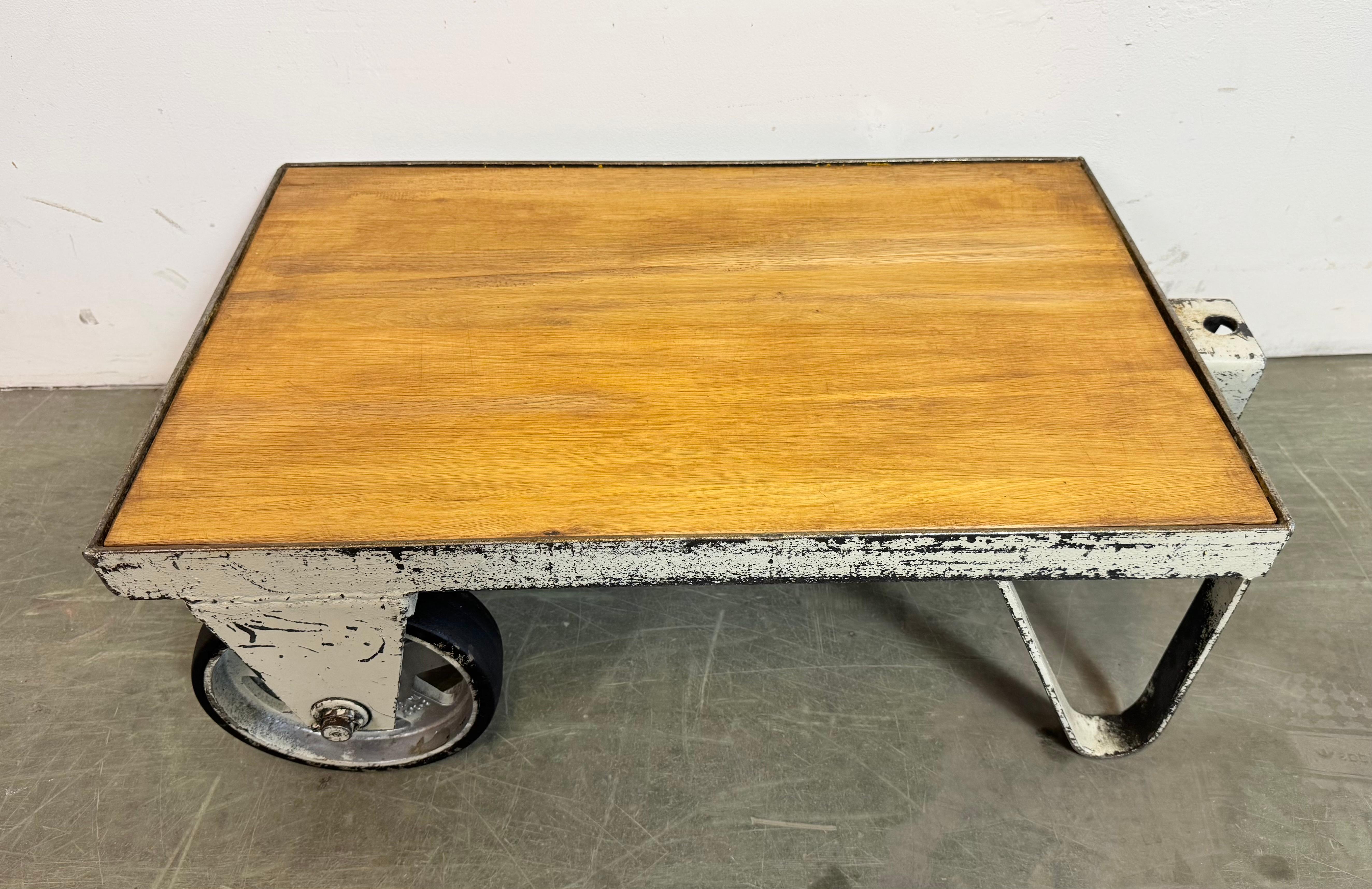 Grey Industrial Coffee Table Cart, 1960s For Sale 12