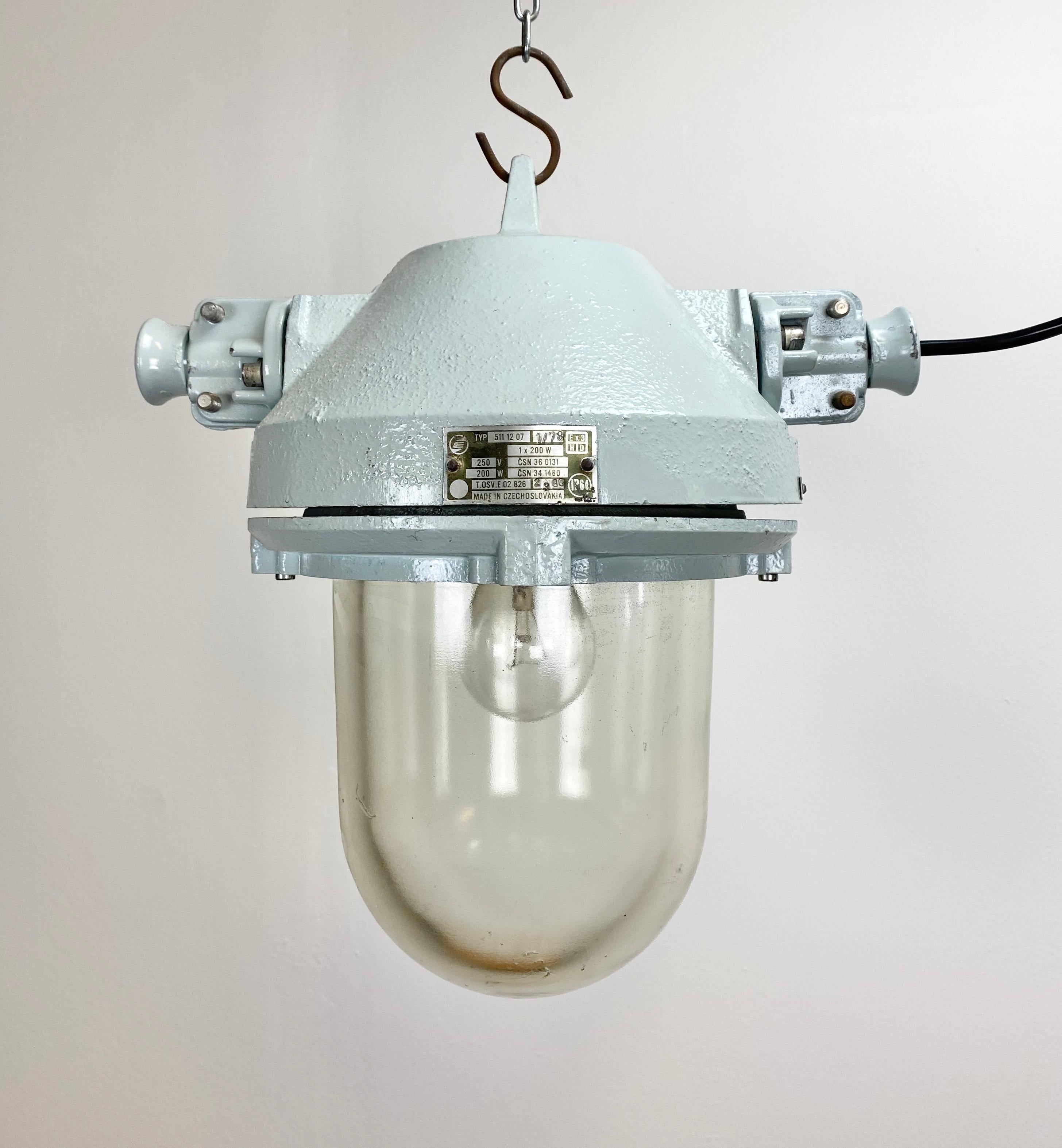 Tchèque Lampe d'exposition industrielle grise, 1970 en vente