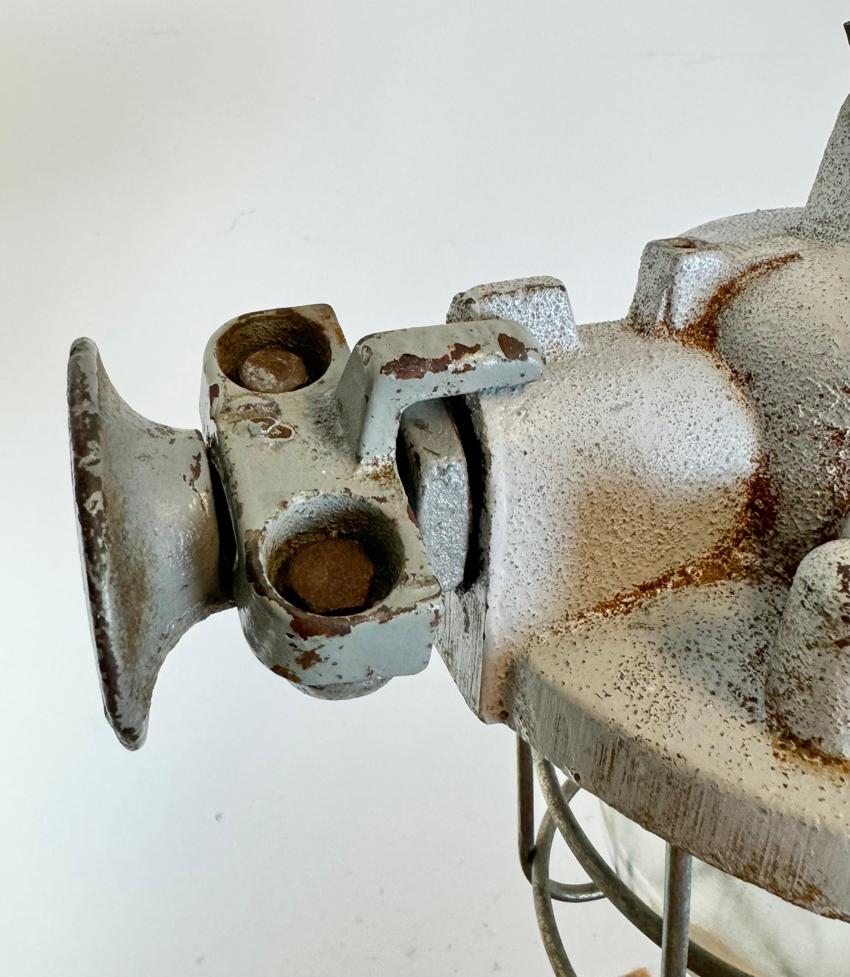 Lámpara industrial gris a prueba de explosiones, años 1980 en venta 2