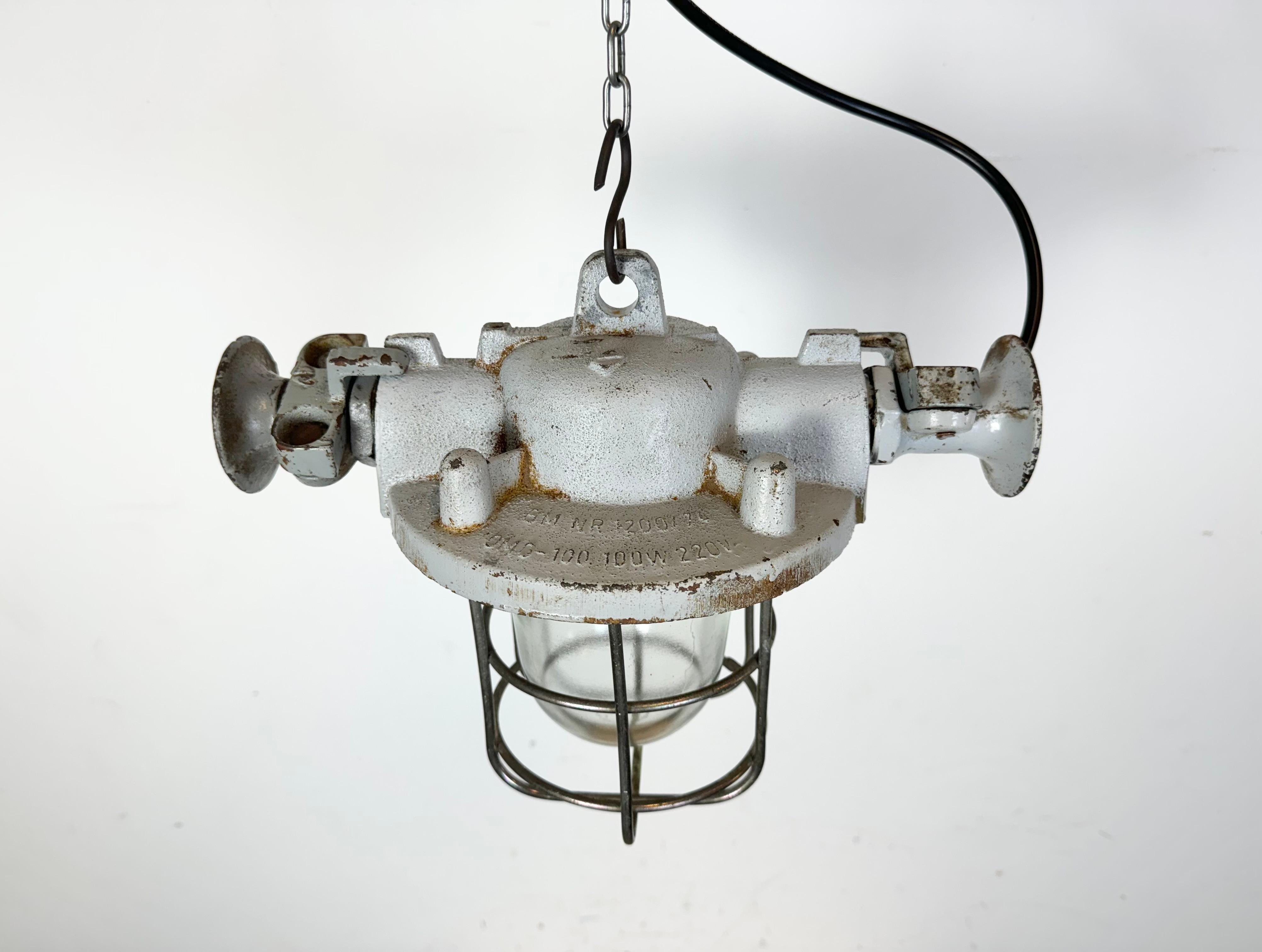 Lámpara industrial gris a prueba de explosiones, años 1980 en venta 4