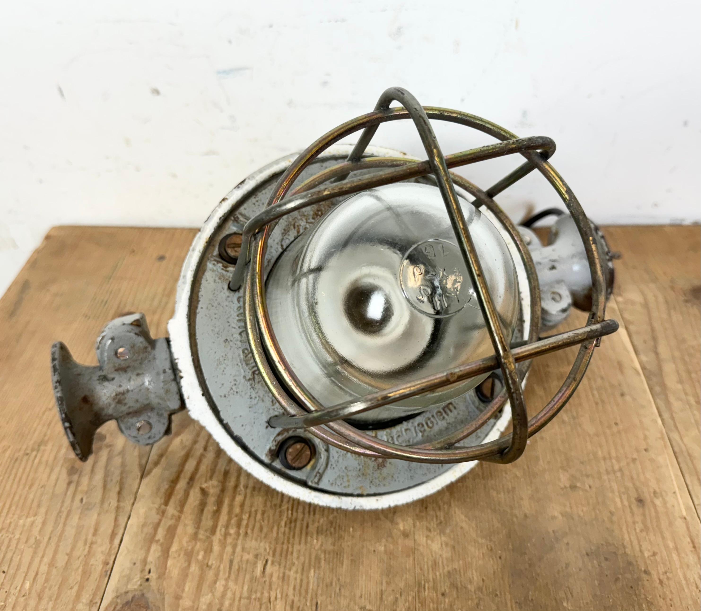 Lámpara industrial gris a prueba de explosiones, años 1980 en venta 8