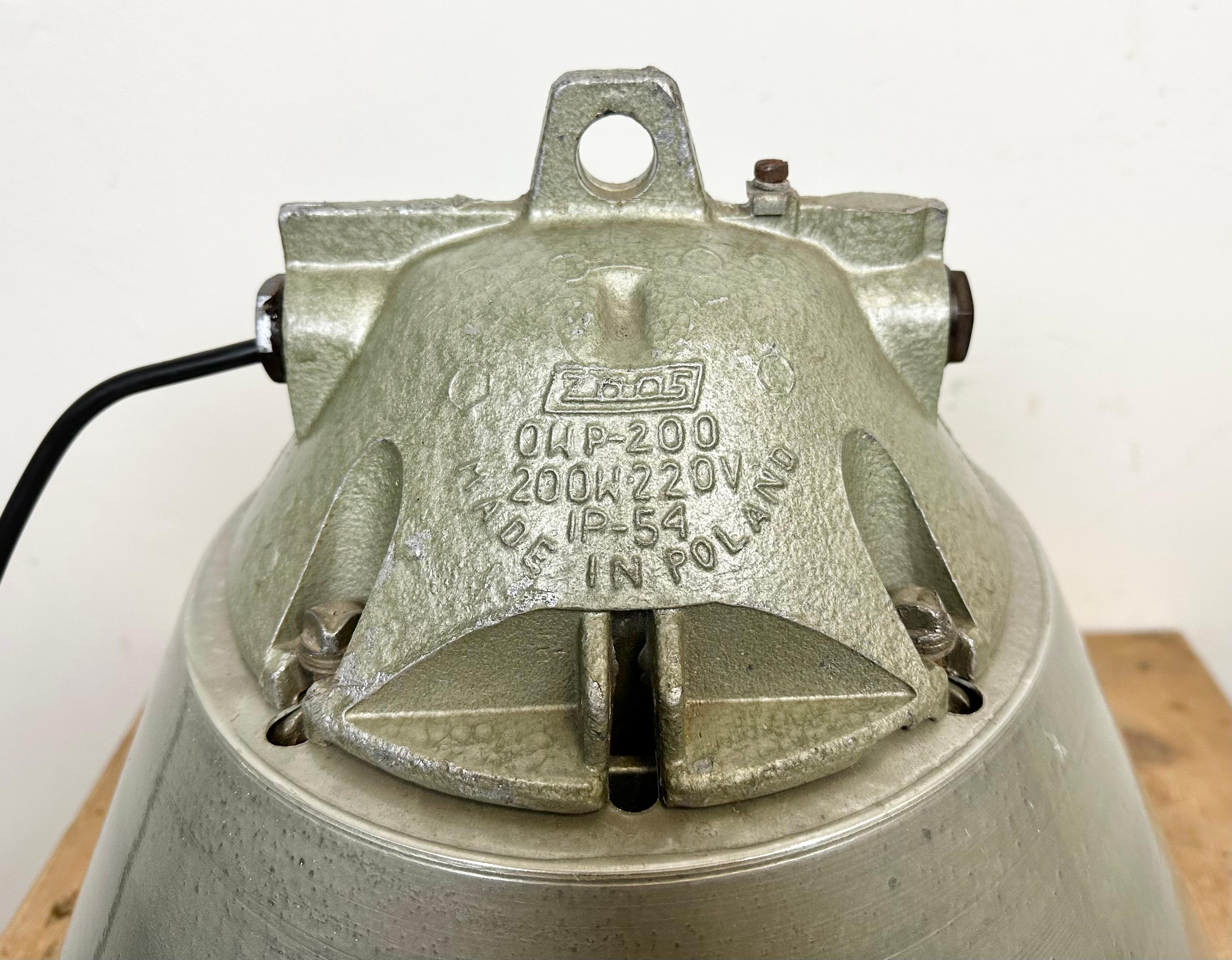 Lampada industriale grigia a prova di esplosione con paralume in alluminio di Zaos, anni '70 in vendita 3