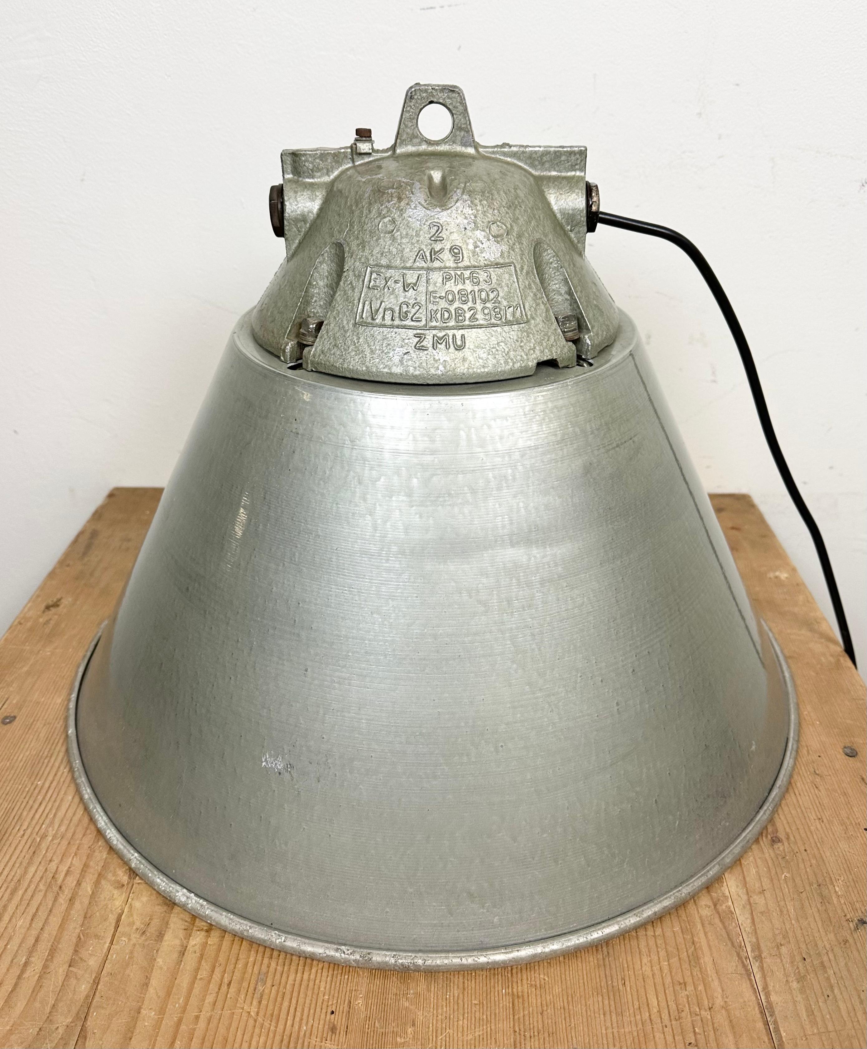 Grey Industrial Explosion Proof Lamp with Aluminum Shade from Zaos, 1970s For Sale 7