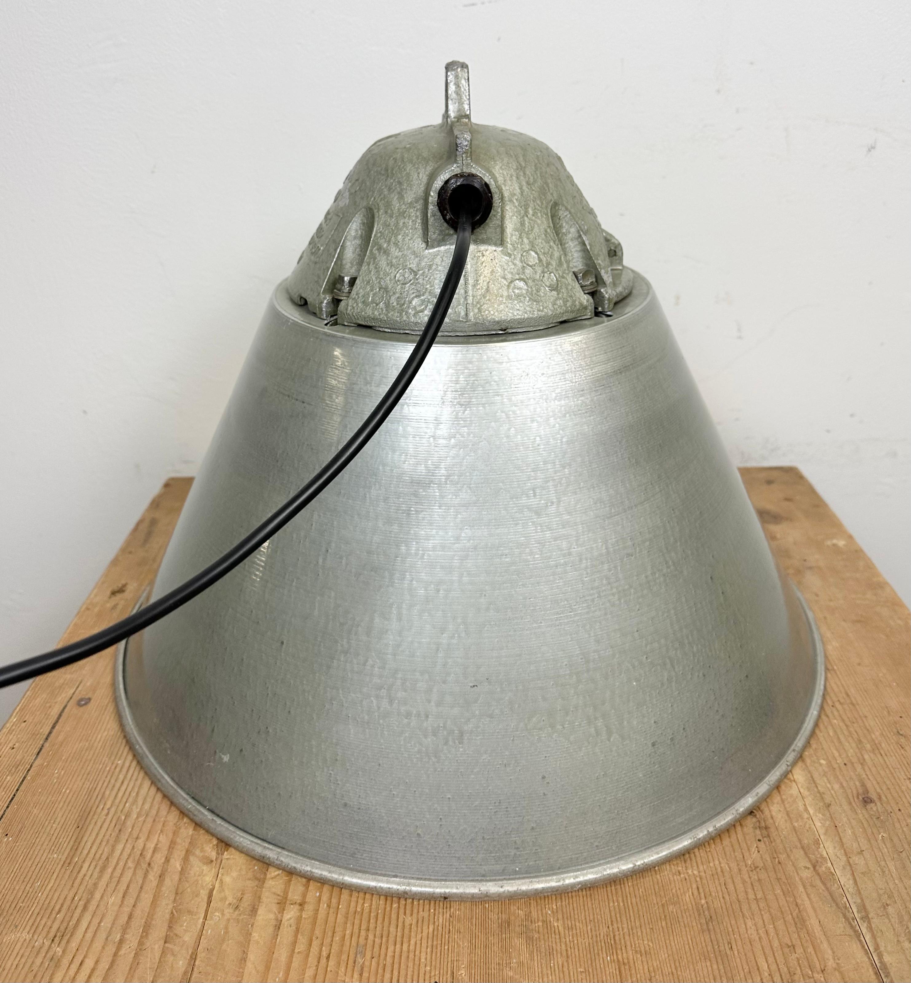 Grey Industrial Explosion Proof Lamp with Aluminum Shade from Zaos, 1970s For Sale 10