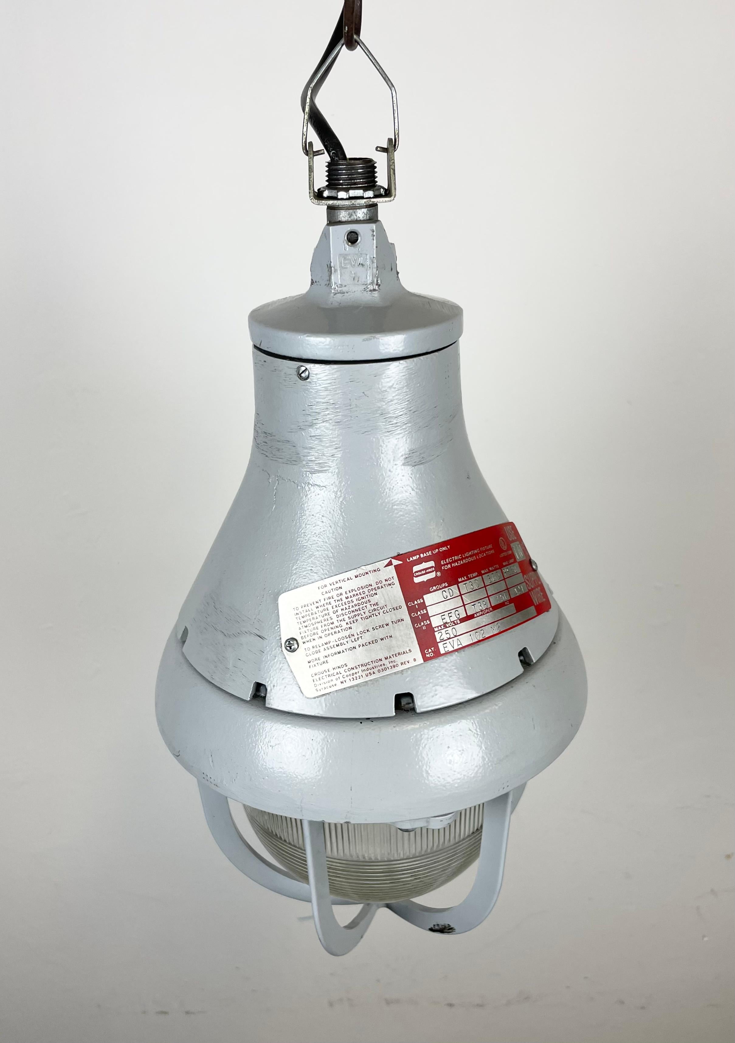 Grey Industrial Explosion Proof Light from Crouse-Hinds, 1970s For Sale 3